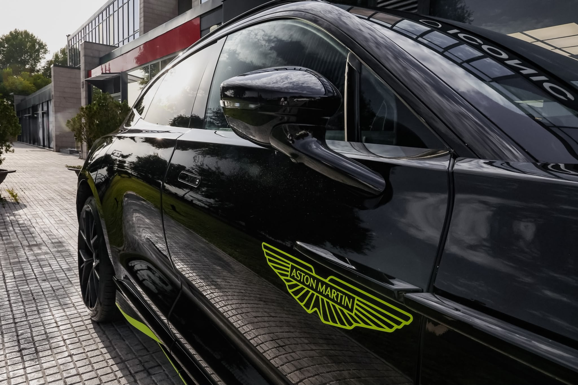 ASTON MARTIN DBX707 AMR24