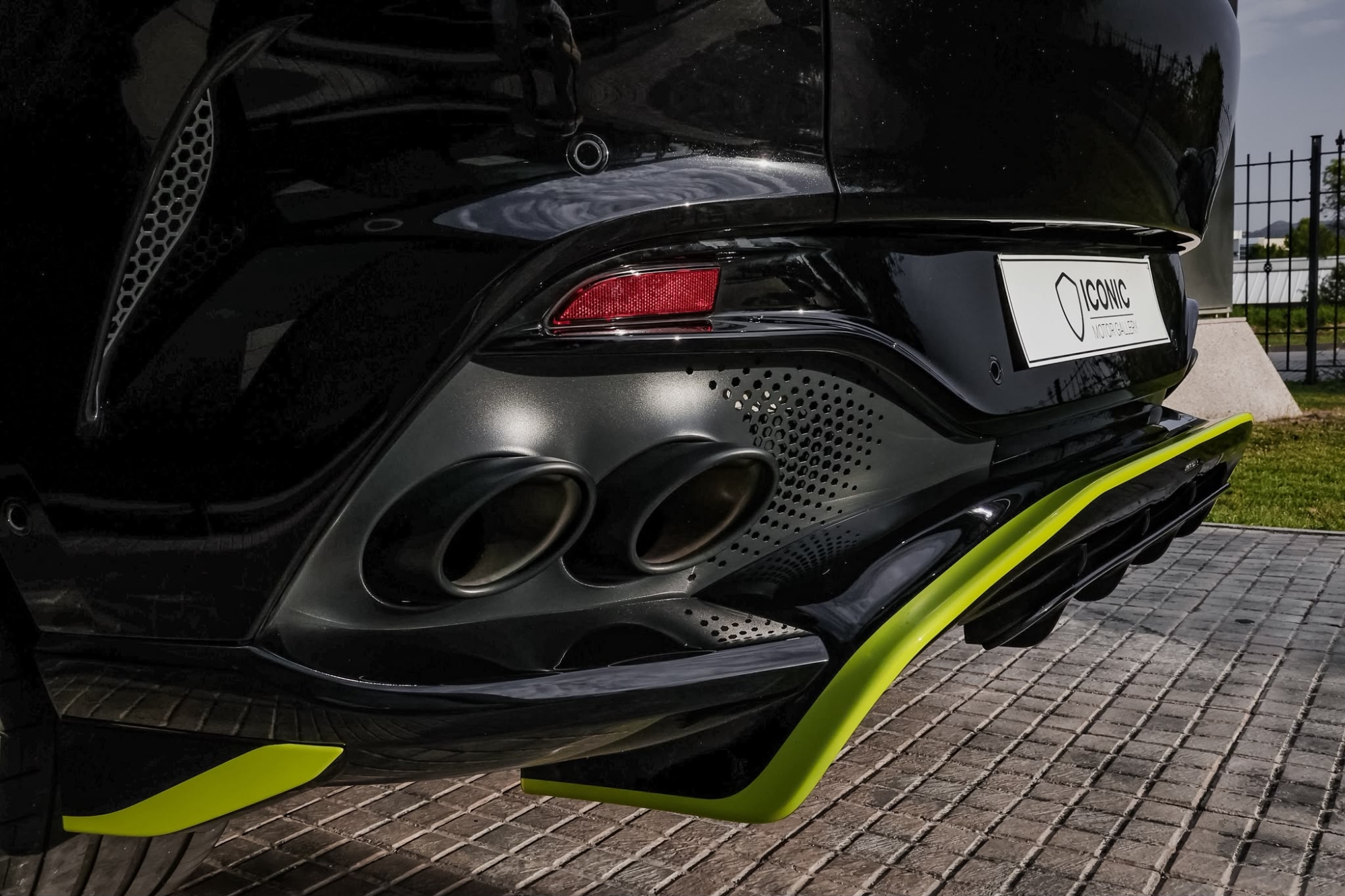 ASTON MARTIN DBX707 AMR24