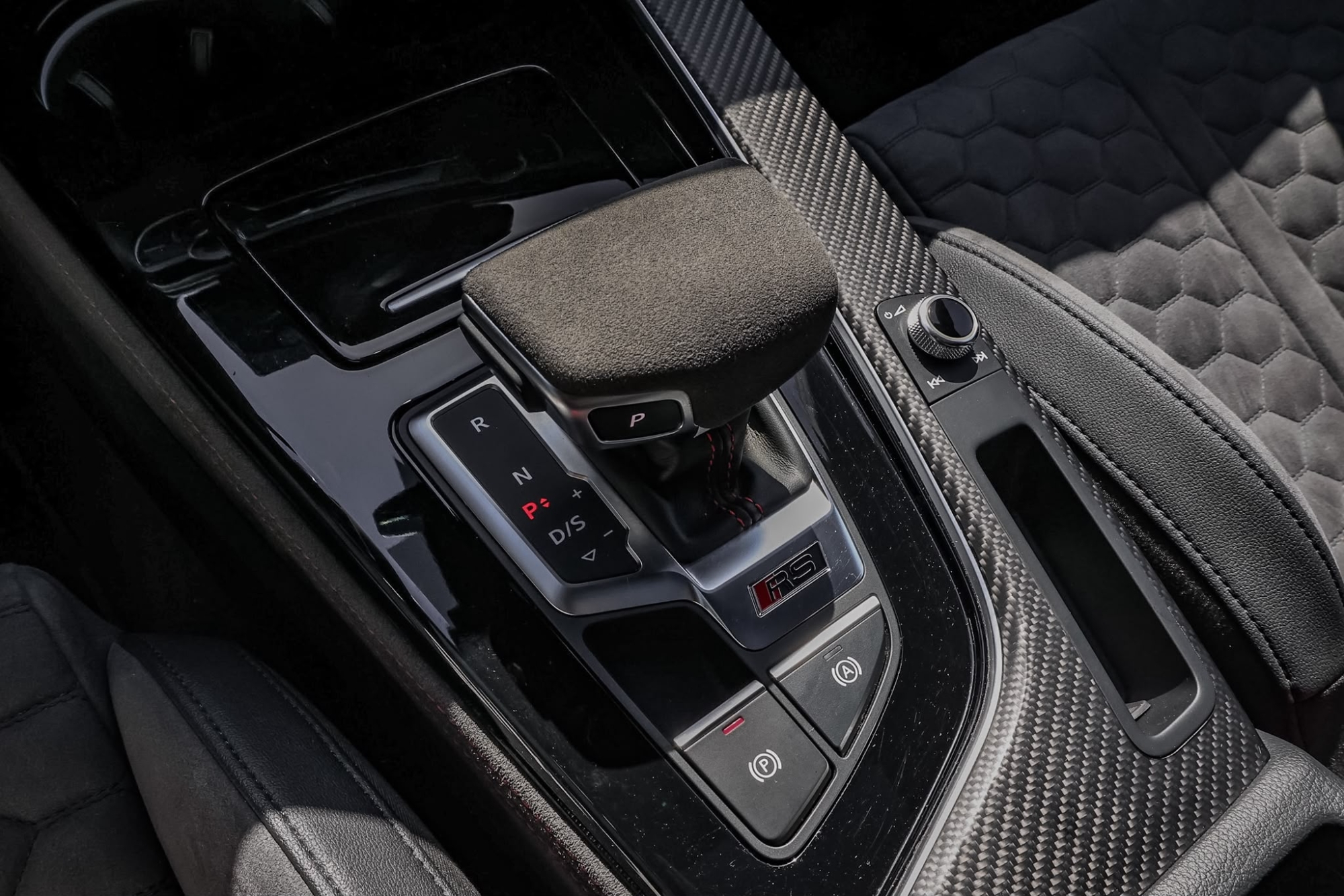 AUDI RS 4 AVANT QUATTRO
