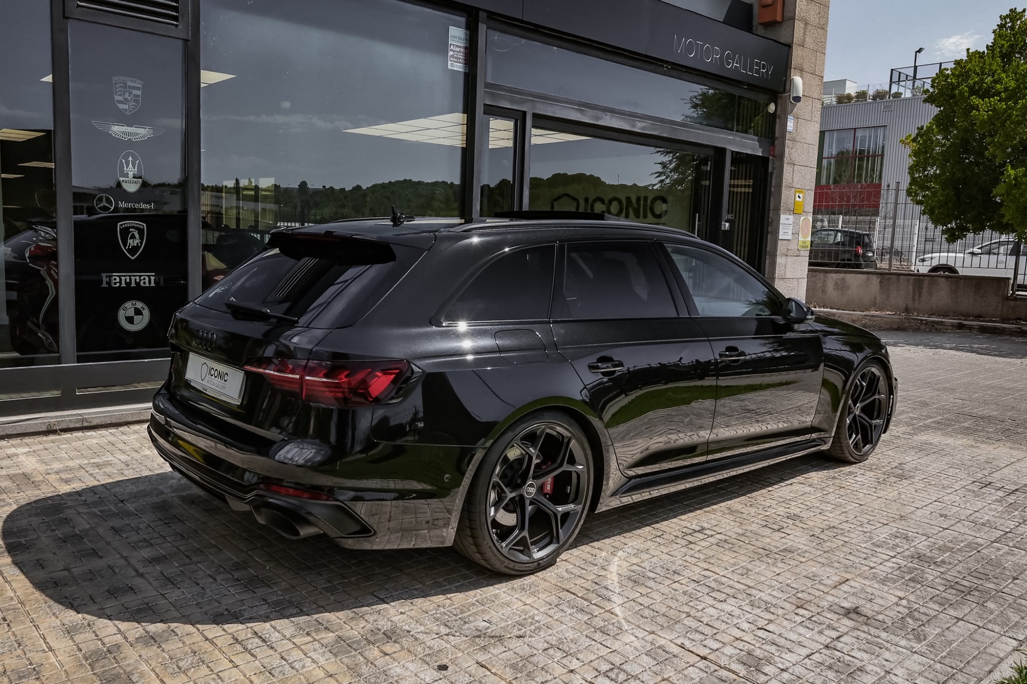 AUDI RS 4 AVANT QUATTRO