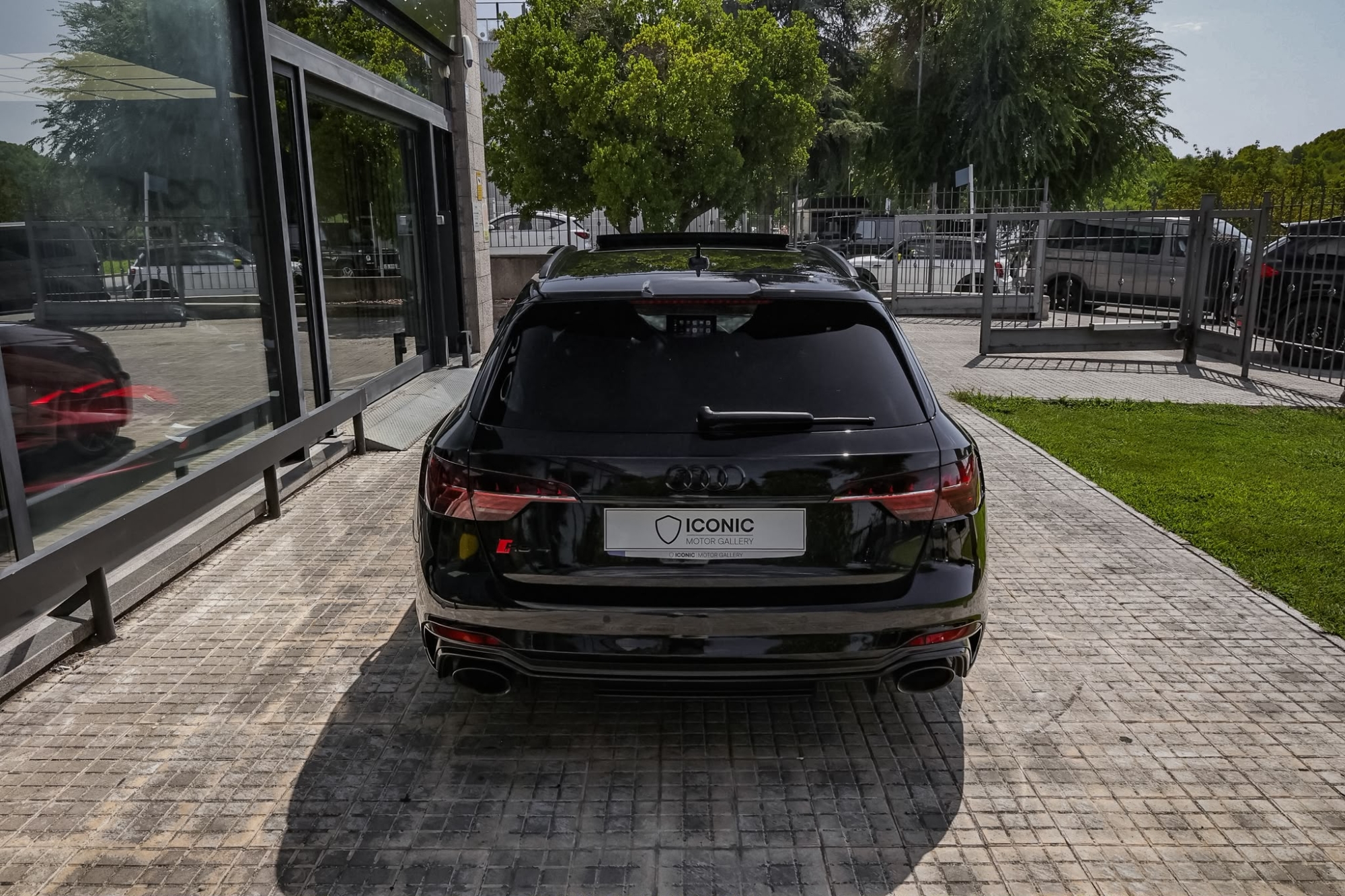 AUDI RS 4 AVANT QUATTRO