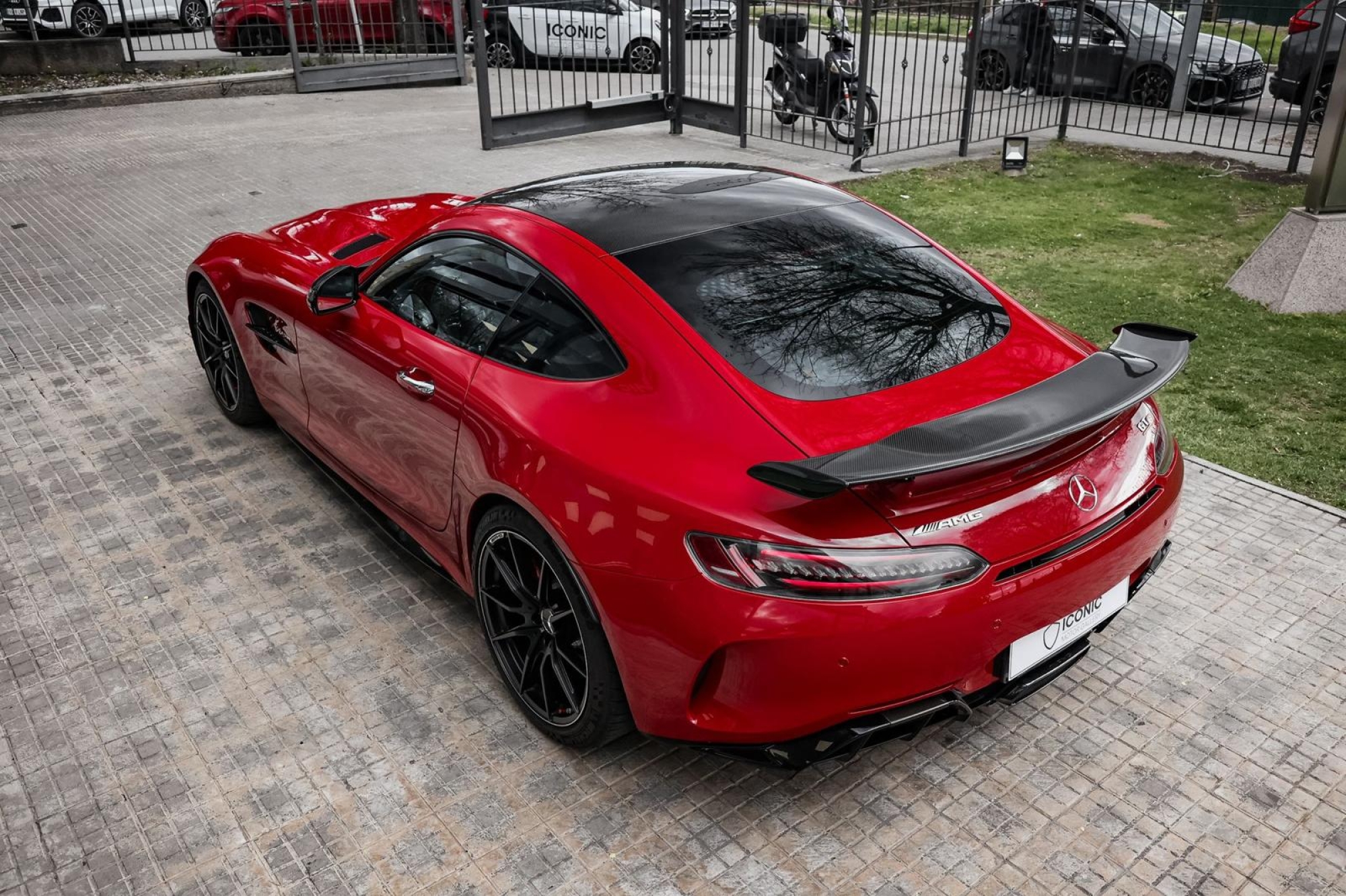 MERCEDES-BENZ AMG GT R V8