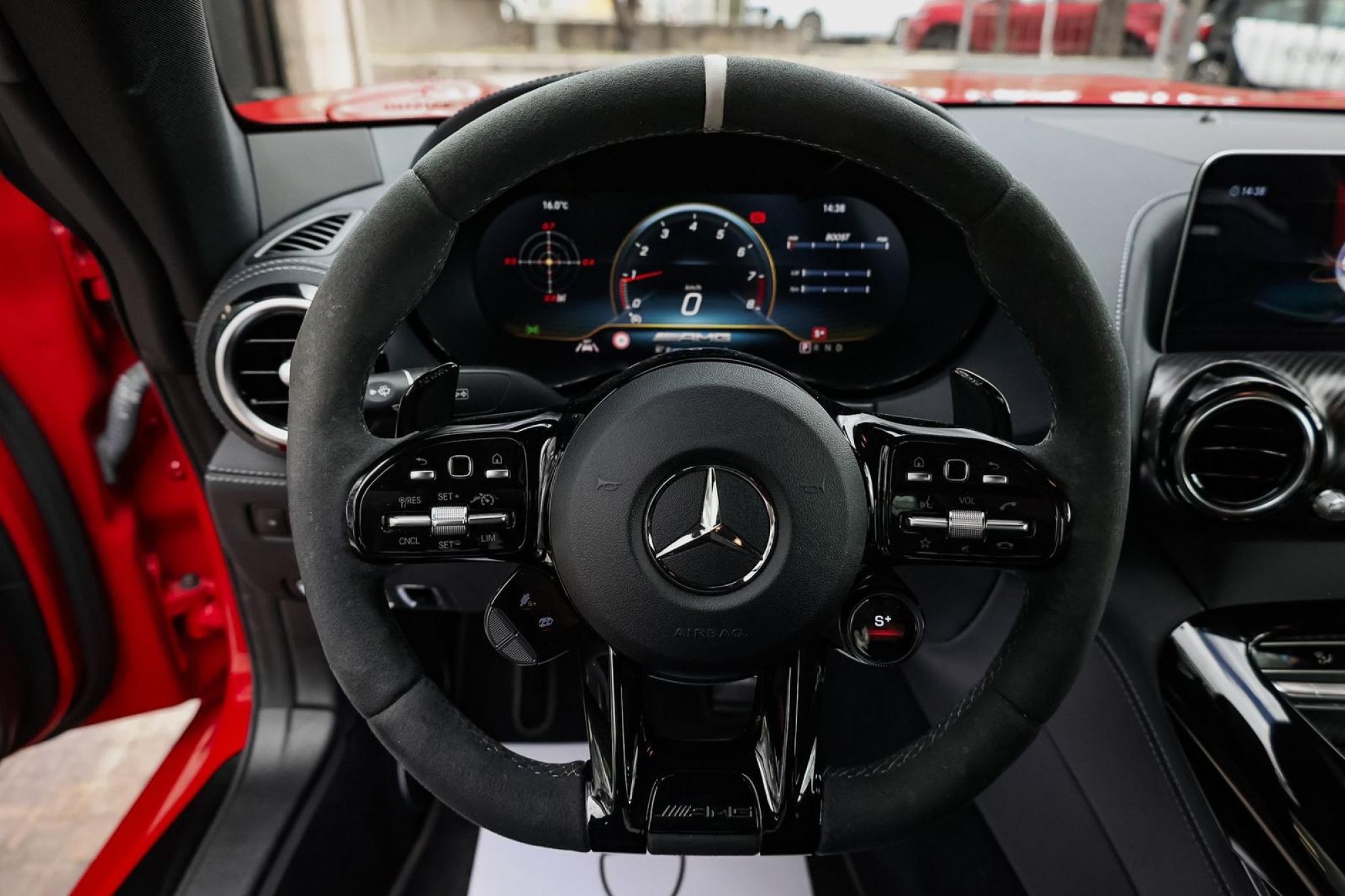 MERCEDES-BENZ AMG GT R V8