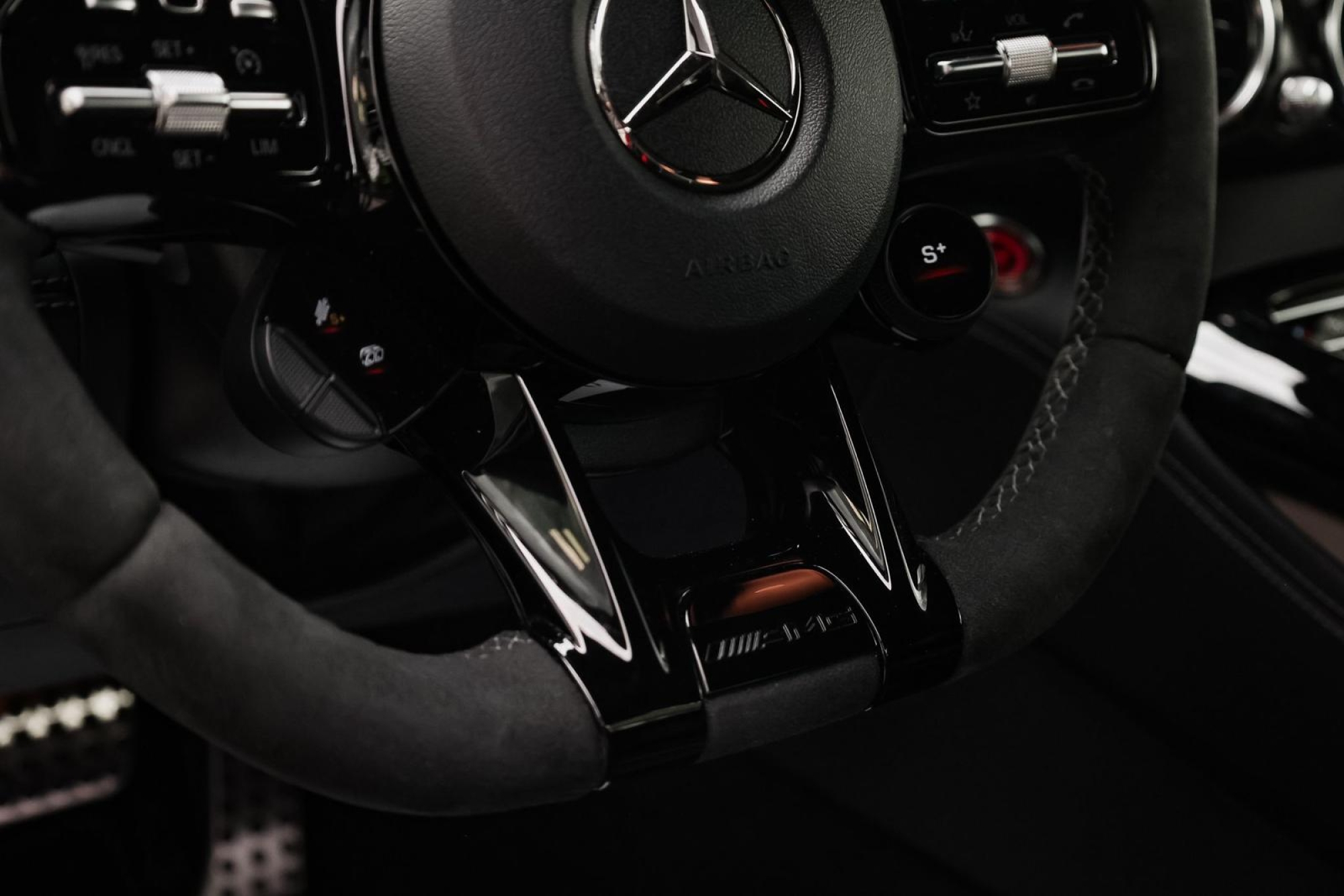 MERCEDES-BENZ AMG GT R V8