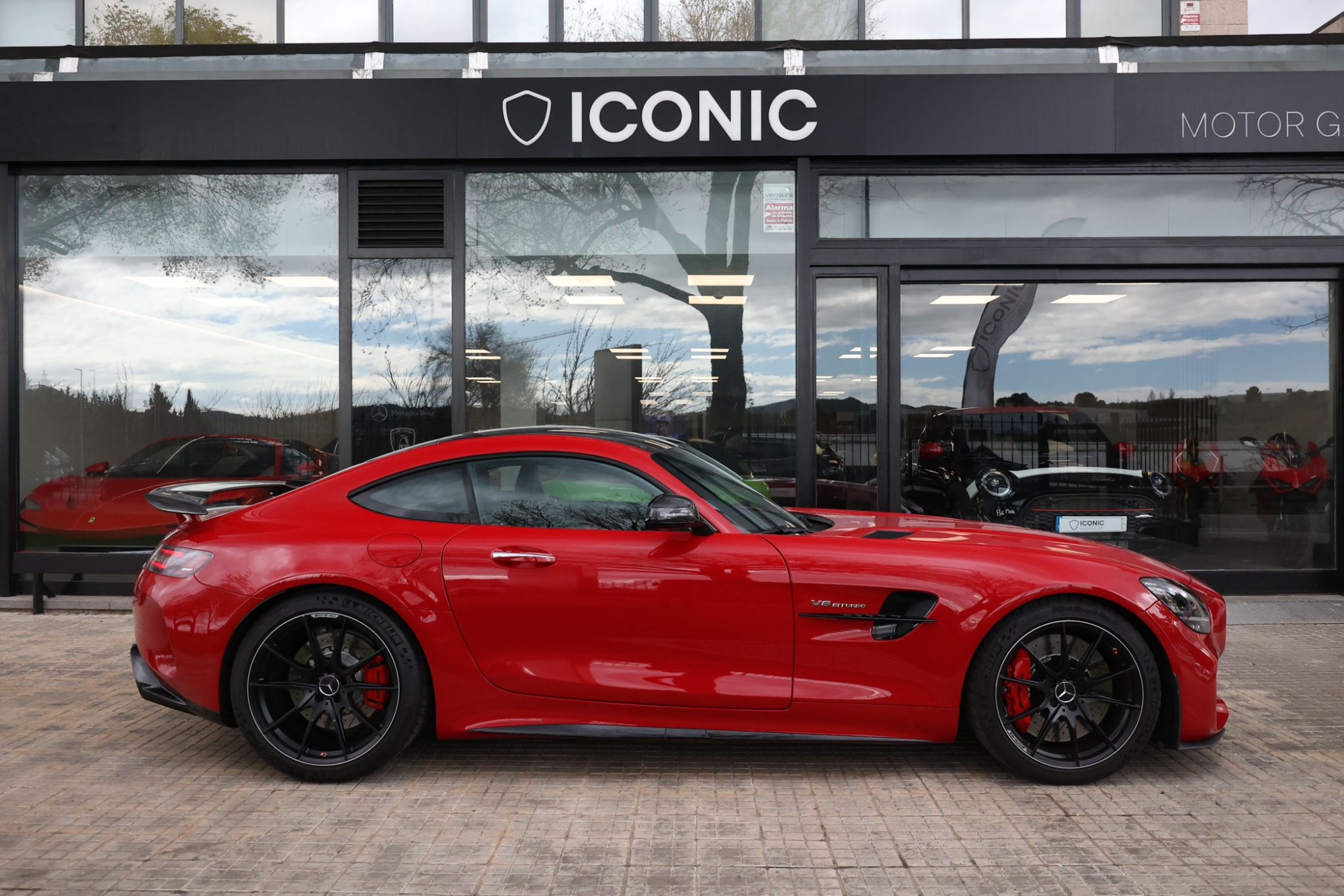 MERCEDES-BENZ AMG GT R V8