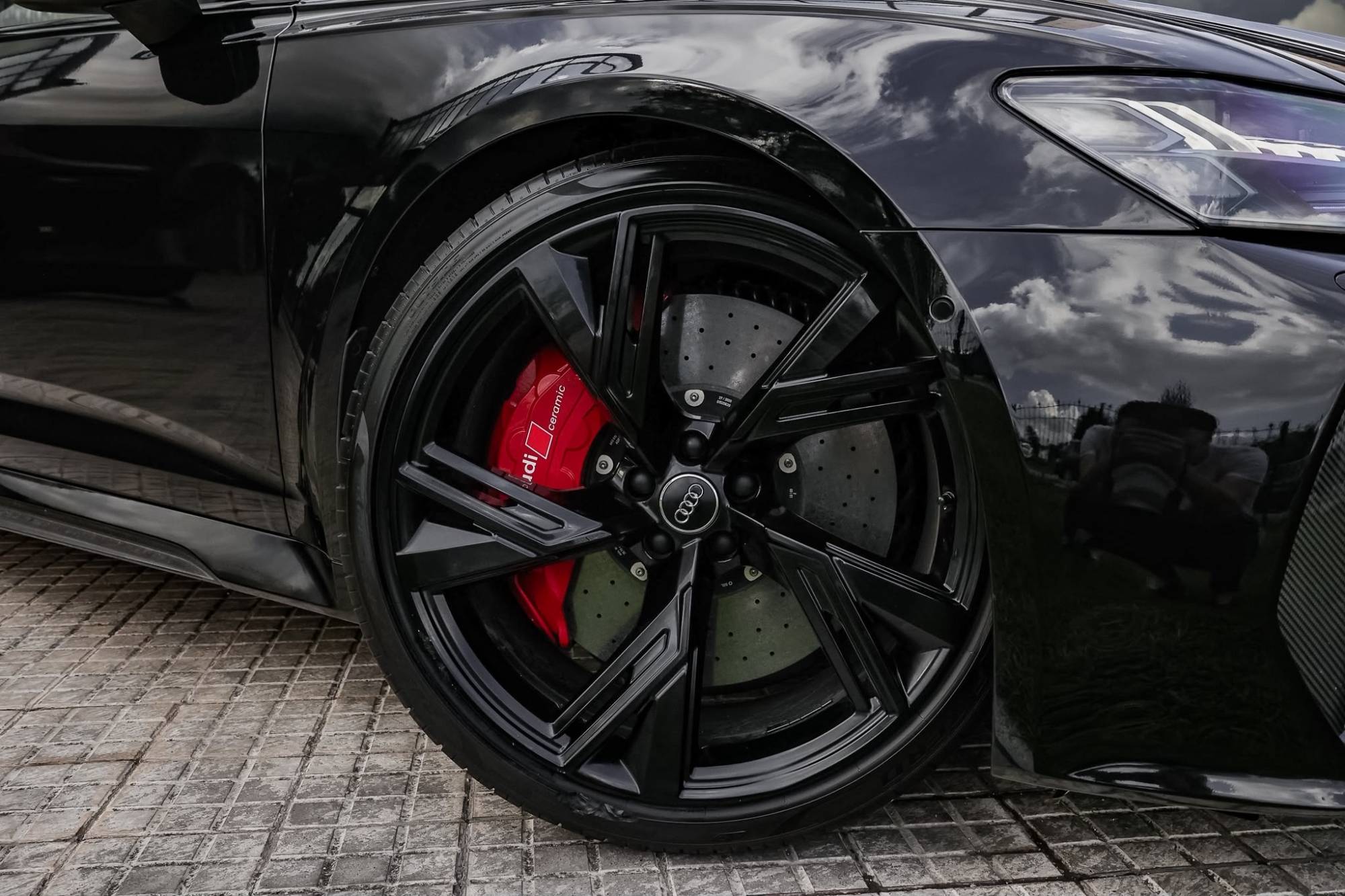 AUDI RS6 AVANT CON FRENOS CERÁMICOS