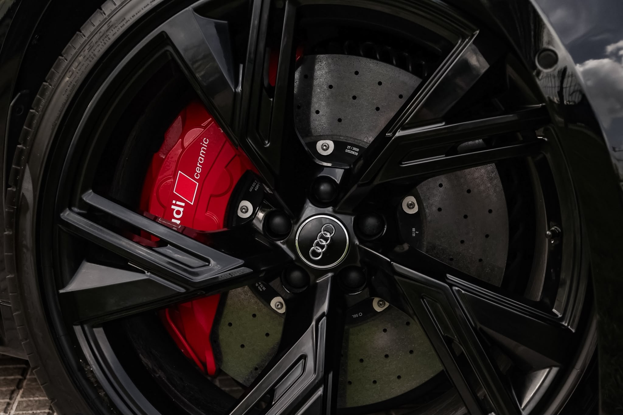 AUDI RS6 AVANT CON FRENOS CERÁMICOS