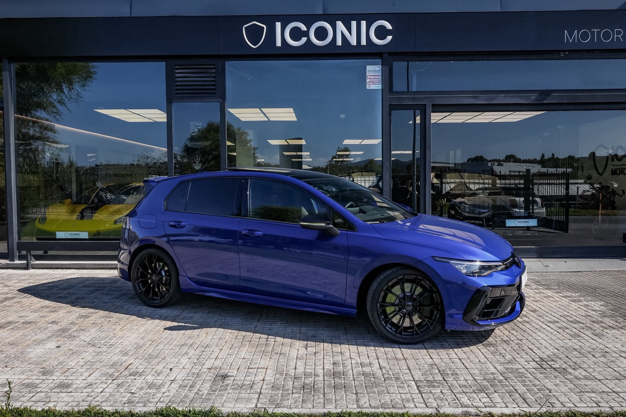 VOLKSWAGEN GOLF R BLACK EDITION