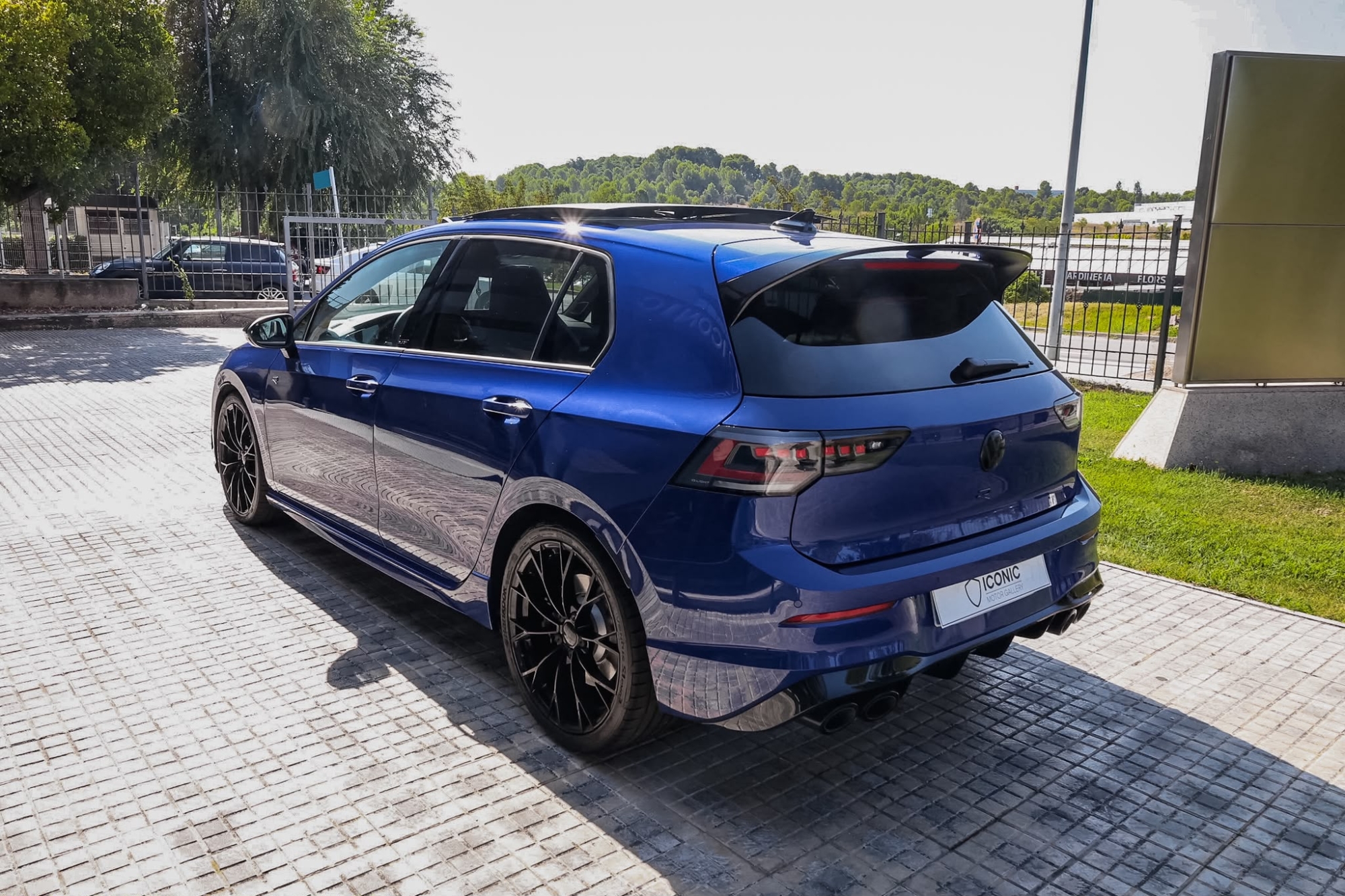 VOLKSWAGEN GOLF R BLACK EDITION