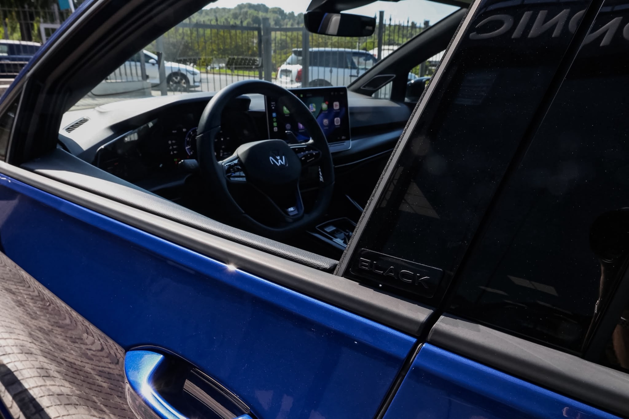 VOLKSWAGEN GOLF R BLACK EDITION