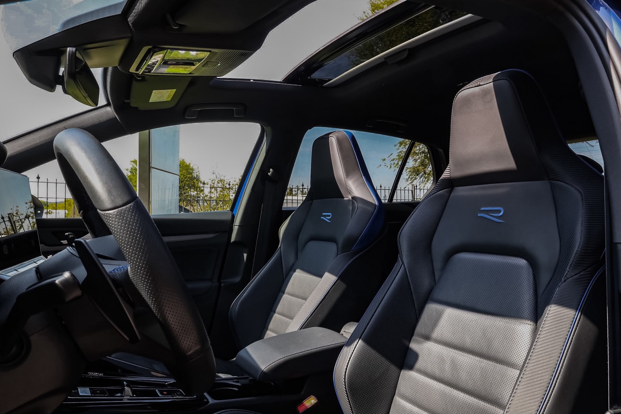 VOLKSWAGEN GOLF R BLACK EDITION