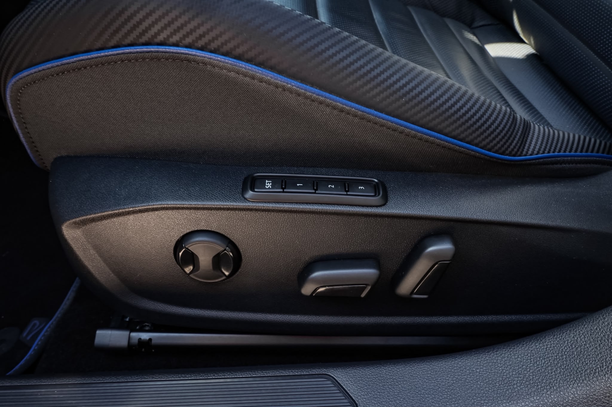 VOLKSWAGEN GOLF R BLACK EDITION