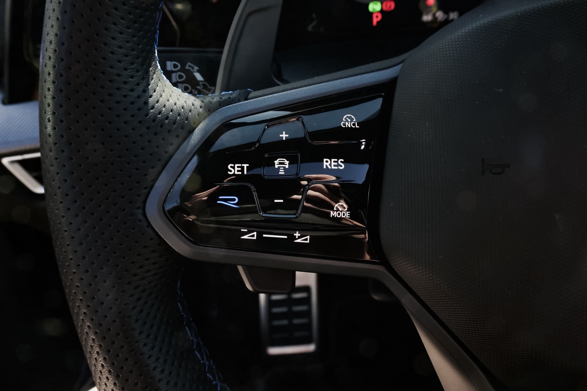 VOLKSWAGEN GOLF R BLACK EDITION