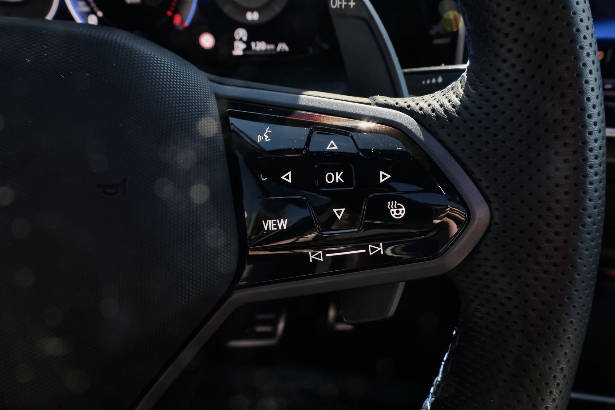 VOLKSWAGEN GOLF R BLACK EDITION