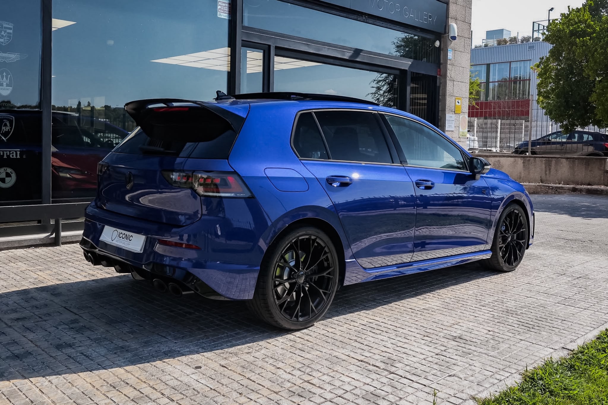 VOLKSWAGEN GOLF R BLACK EDITION