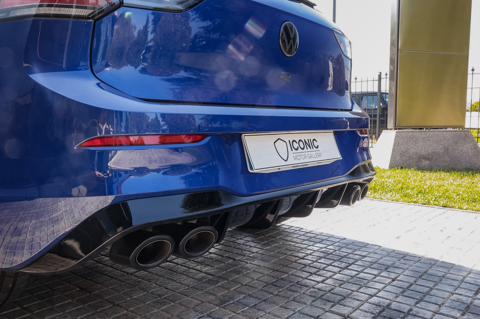 VOLKSWAGEN GOLF R BLACK EDITION