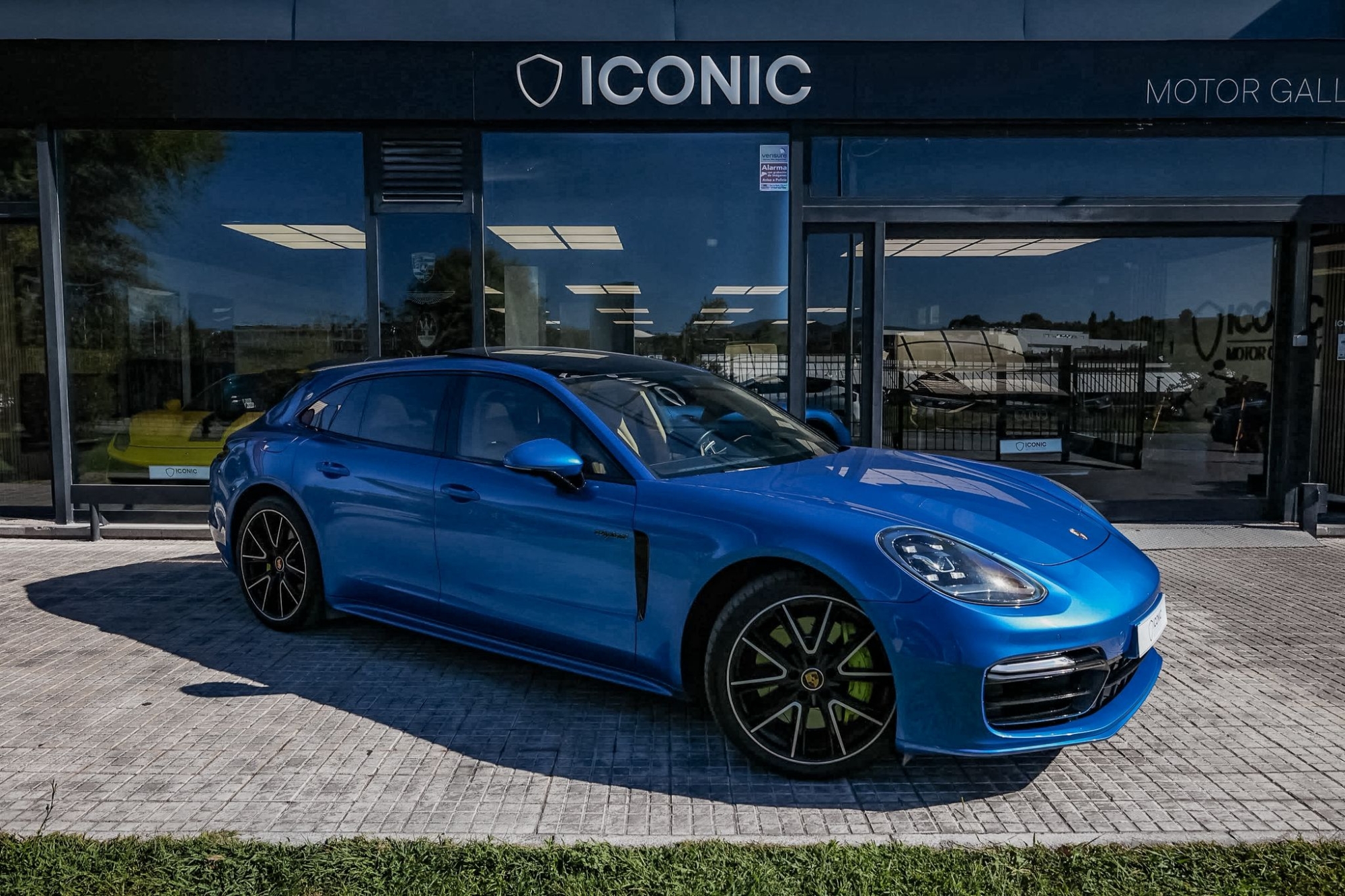 PORSCHE PANAMERA 4 E-HYBRID  