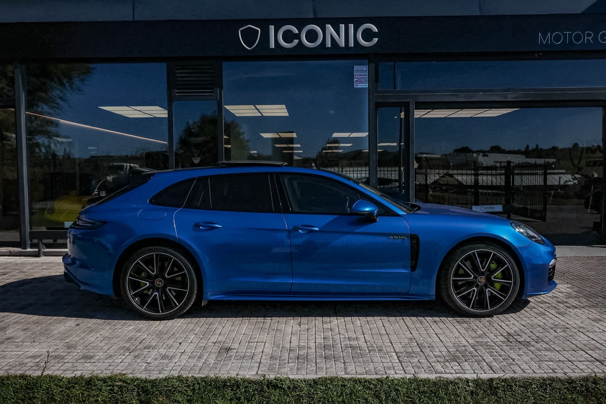 PORSCHE PANAMERA 4 E-HYBRID  