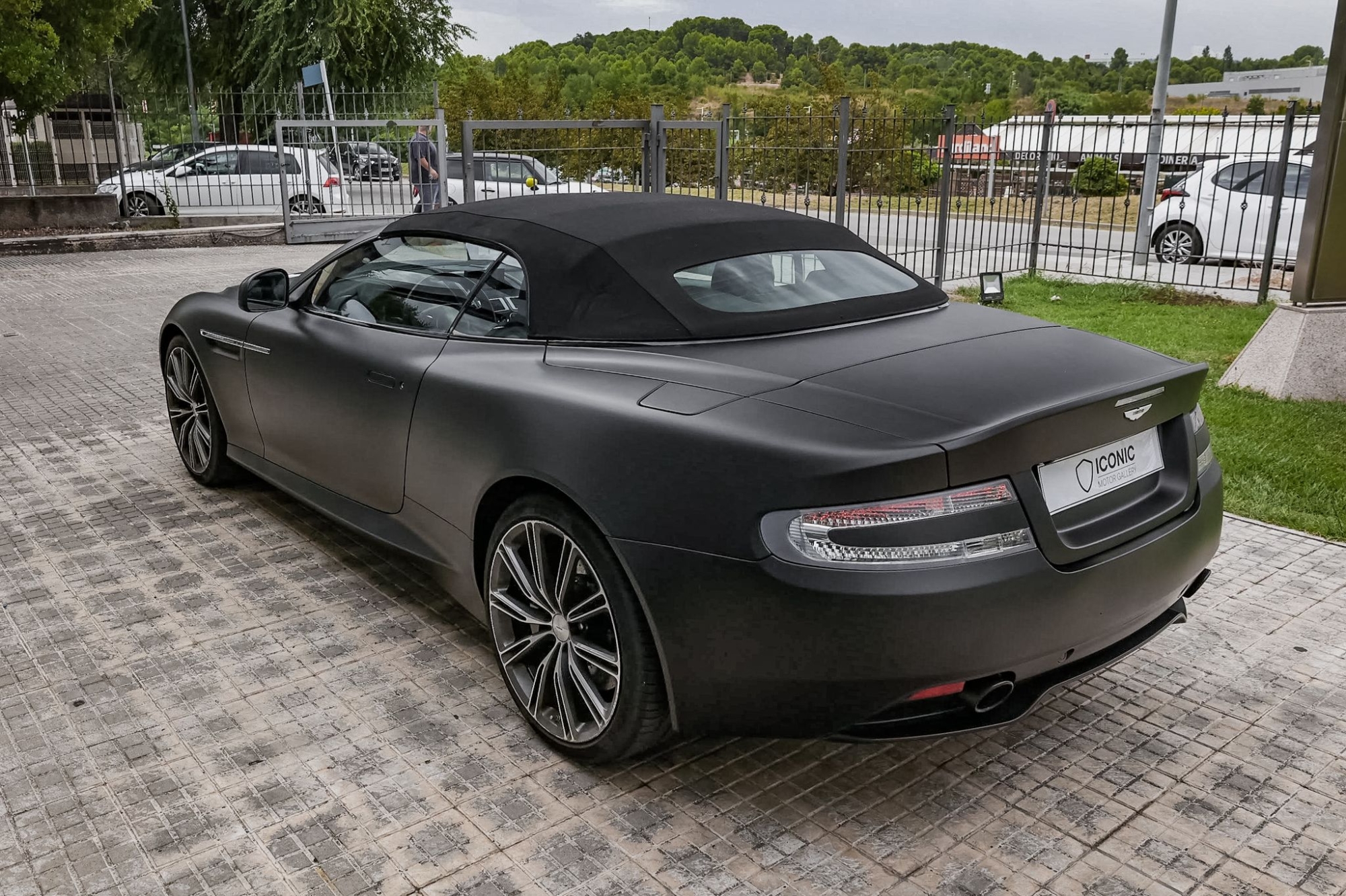 ASTON MARTIN DB9 VOLANTE V12