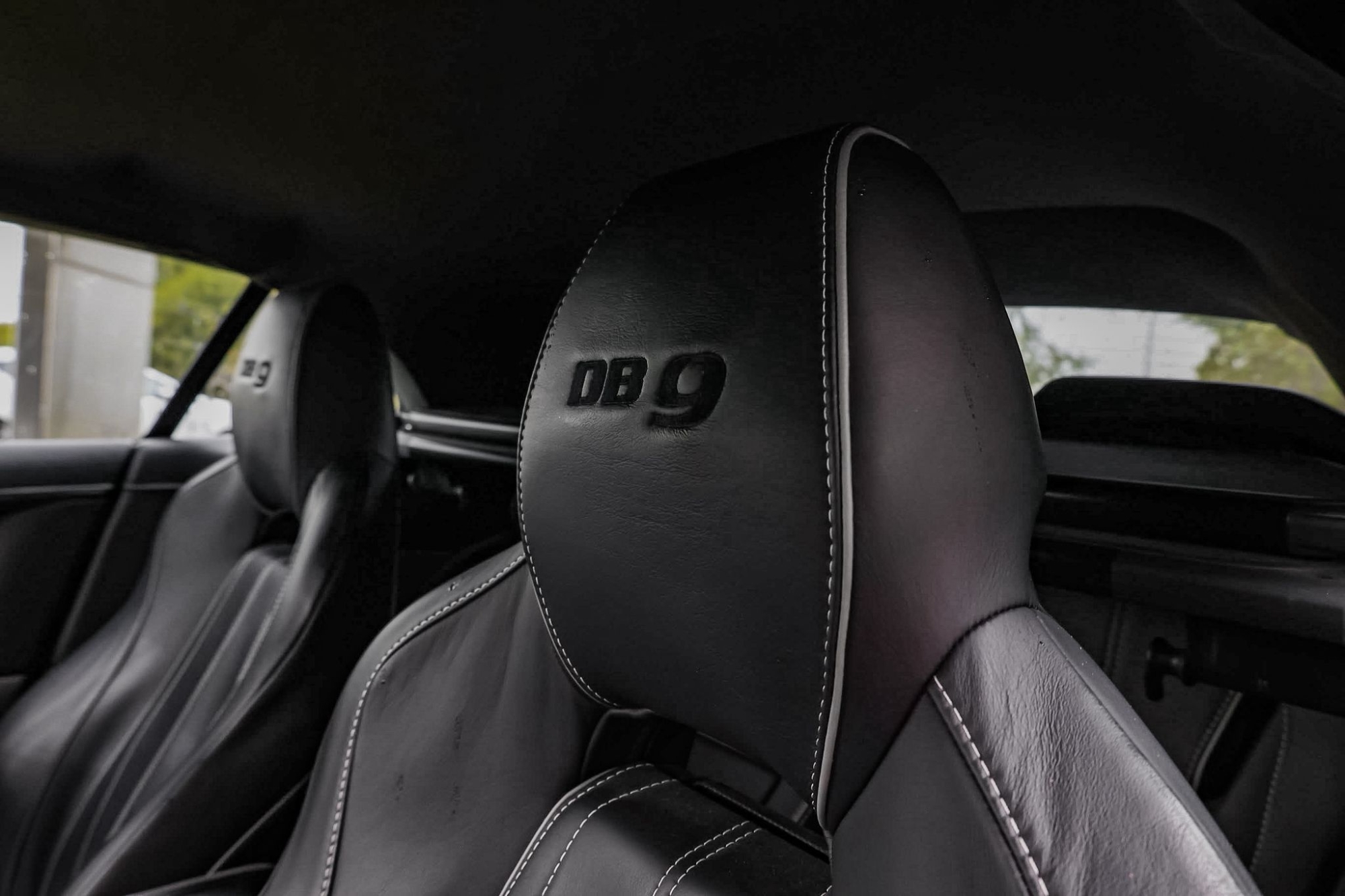 ASTON MARTIN DB9 VOLANTE V12