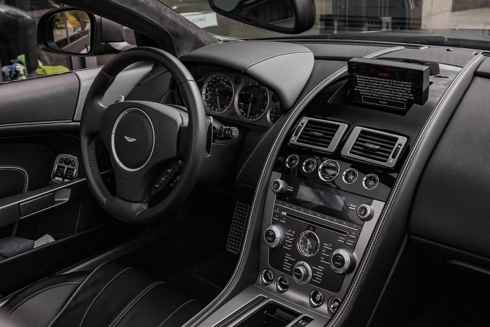 ASTON MARTIN DB9 VOLANTE V12