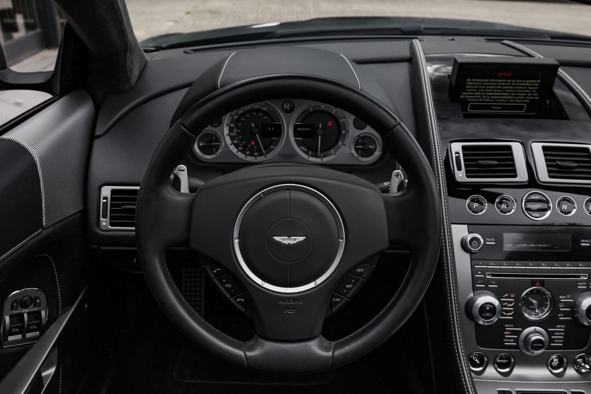 ASTON MARTIN DB9 VOLANTE V12