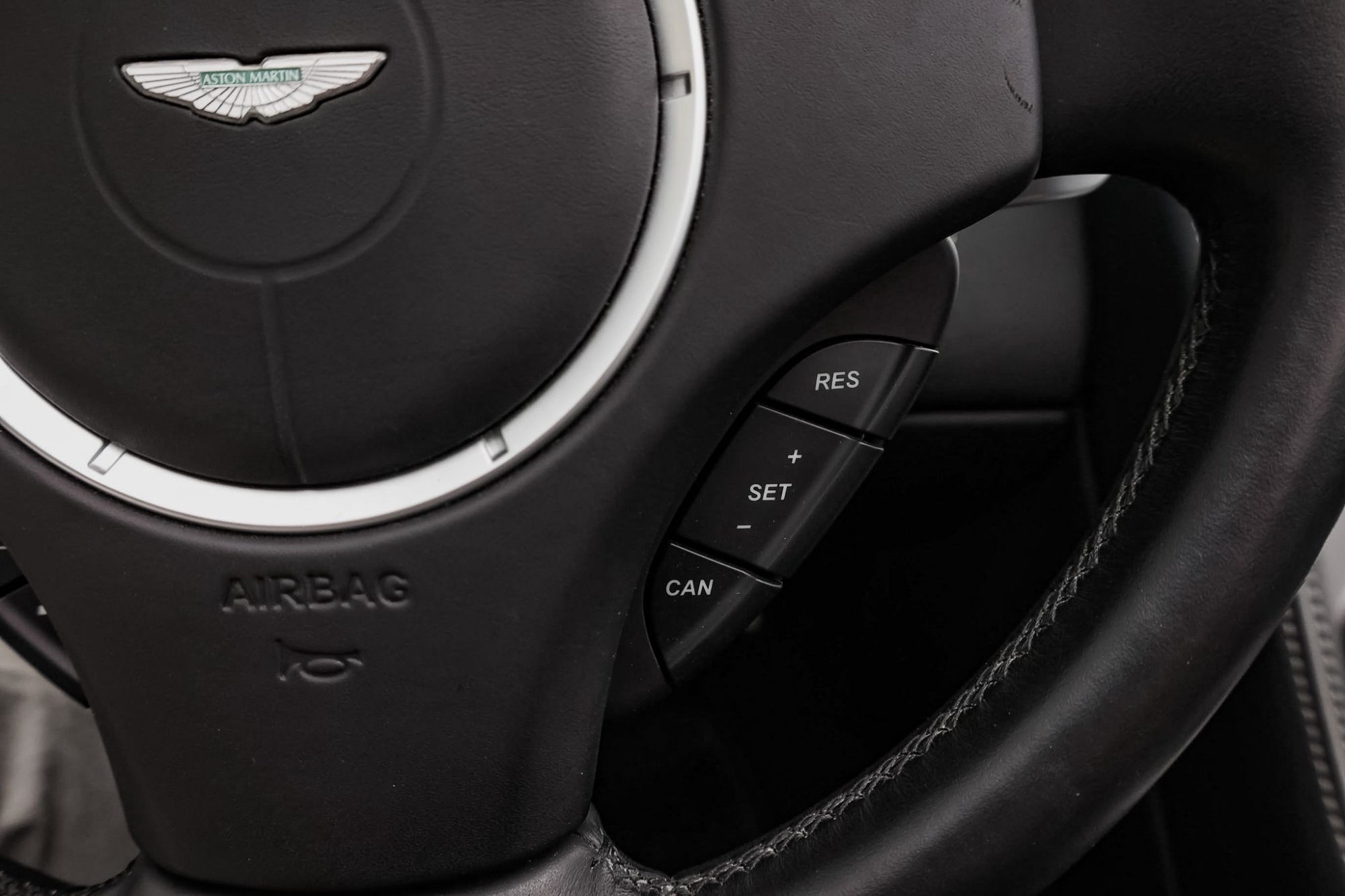 ASTON MARTIN DB9 VOLANTE V12