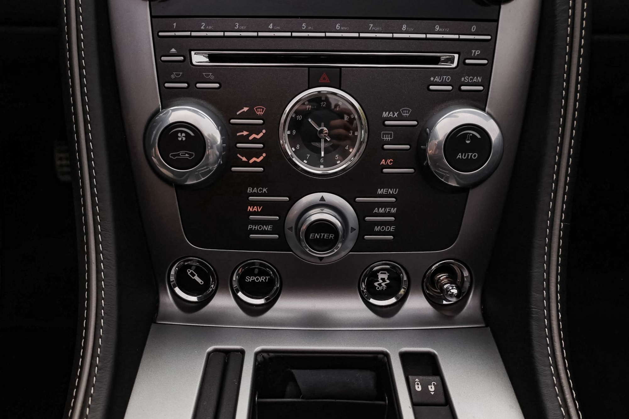 ASTON MARTIN DB9 VOLANTE V12