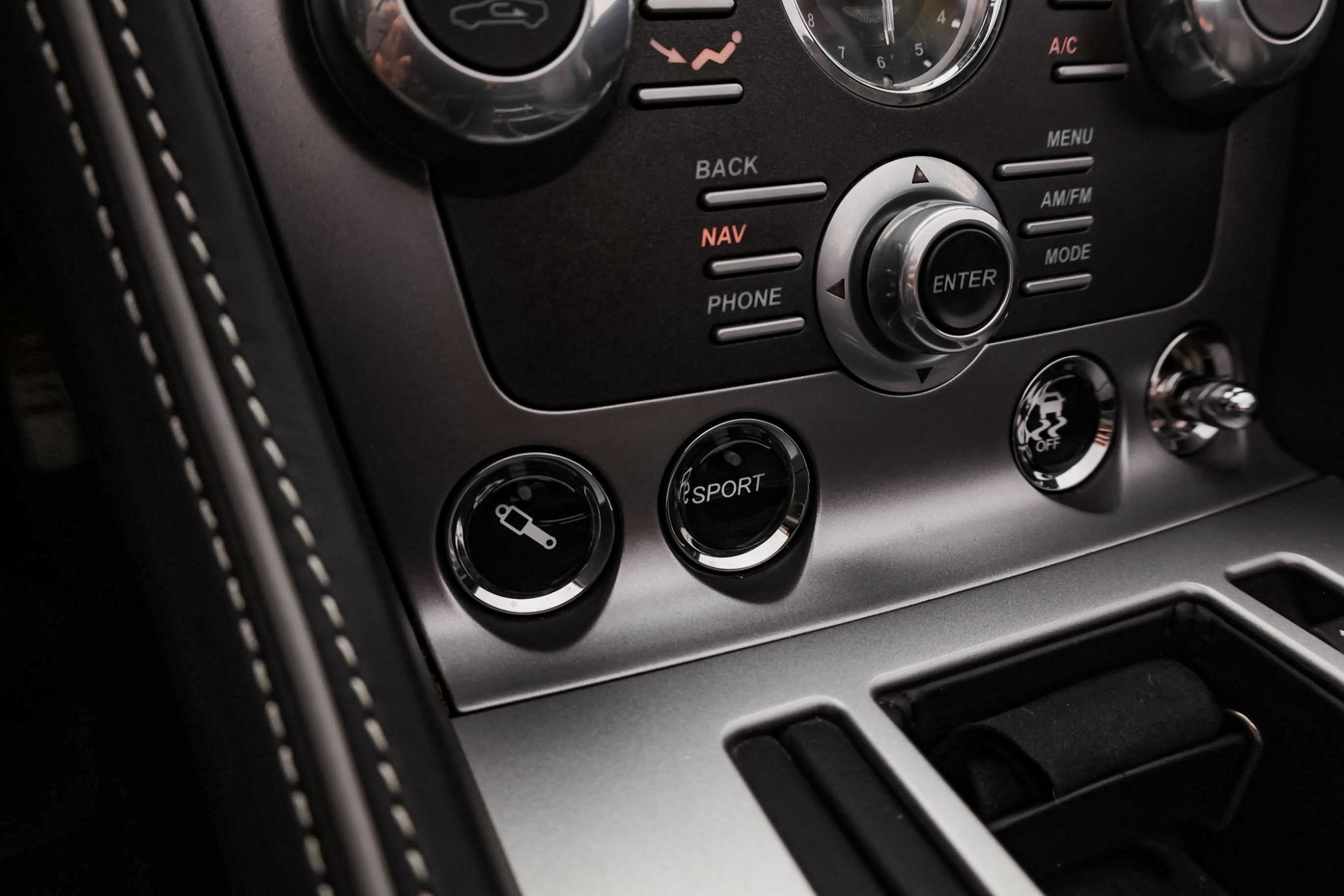ASTON MARTIN DB9 VOLANTE V12
