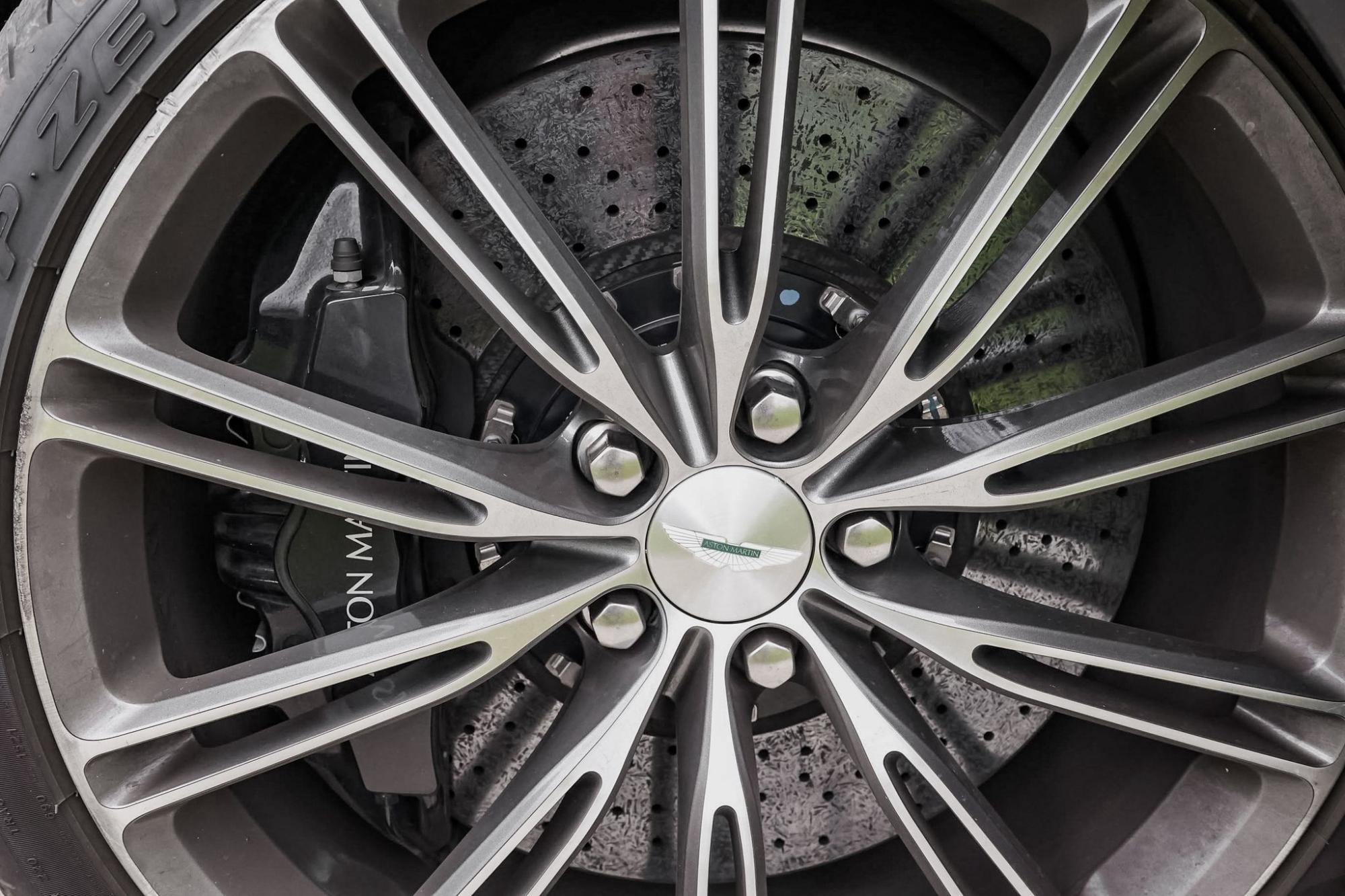 ASTON MARTIN DB9 VOLANTE V12