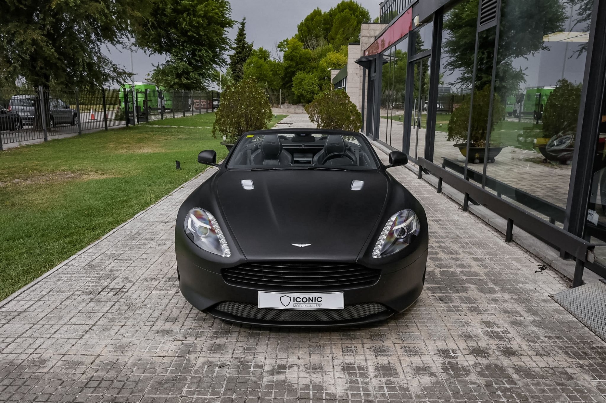 ASTON MARTIN DB9 VOLANTE V12