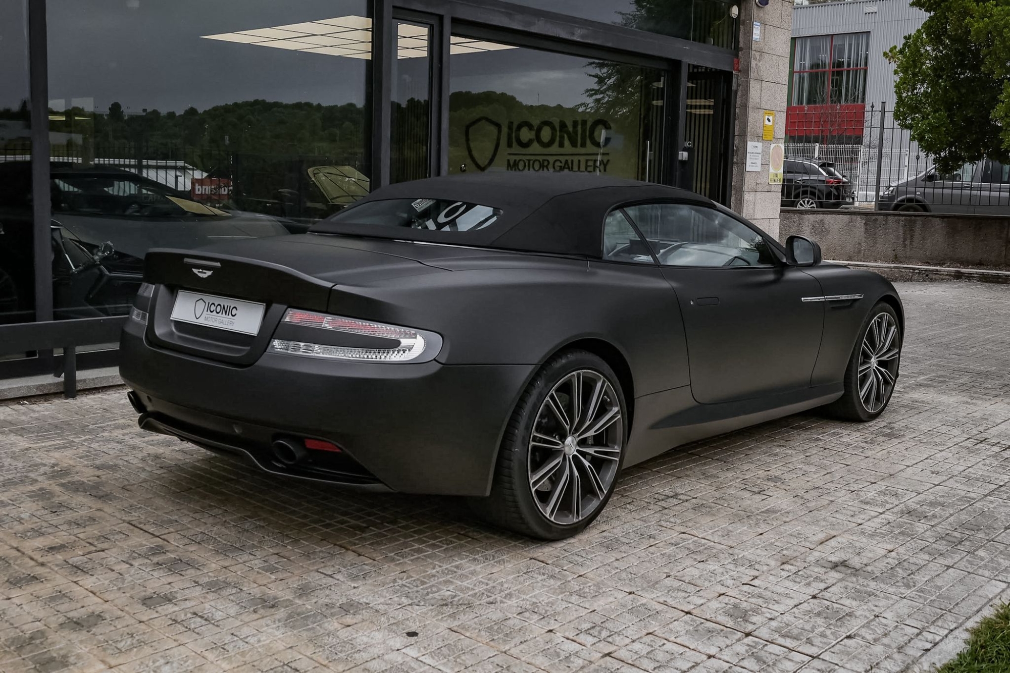 ASTON MARTIN DB9 VOLANTE V12