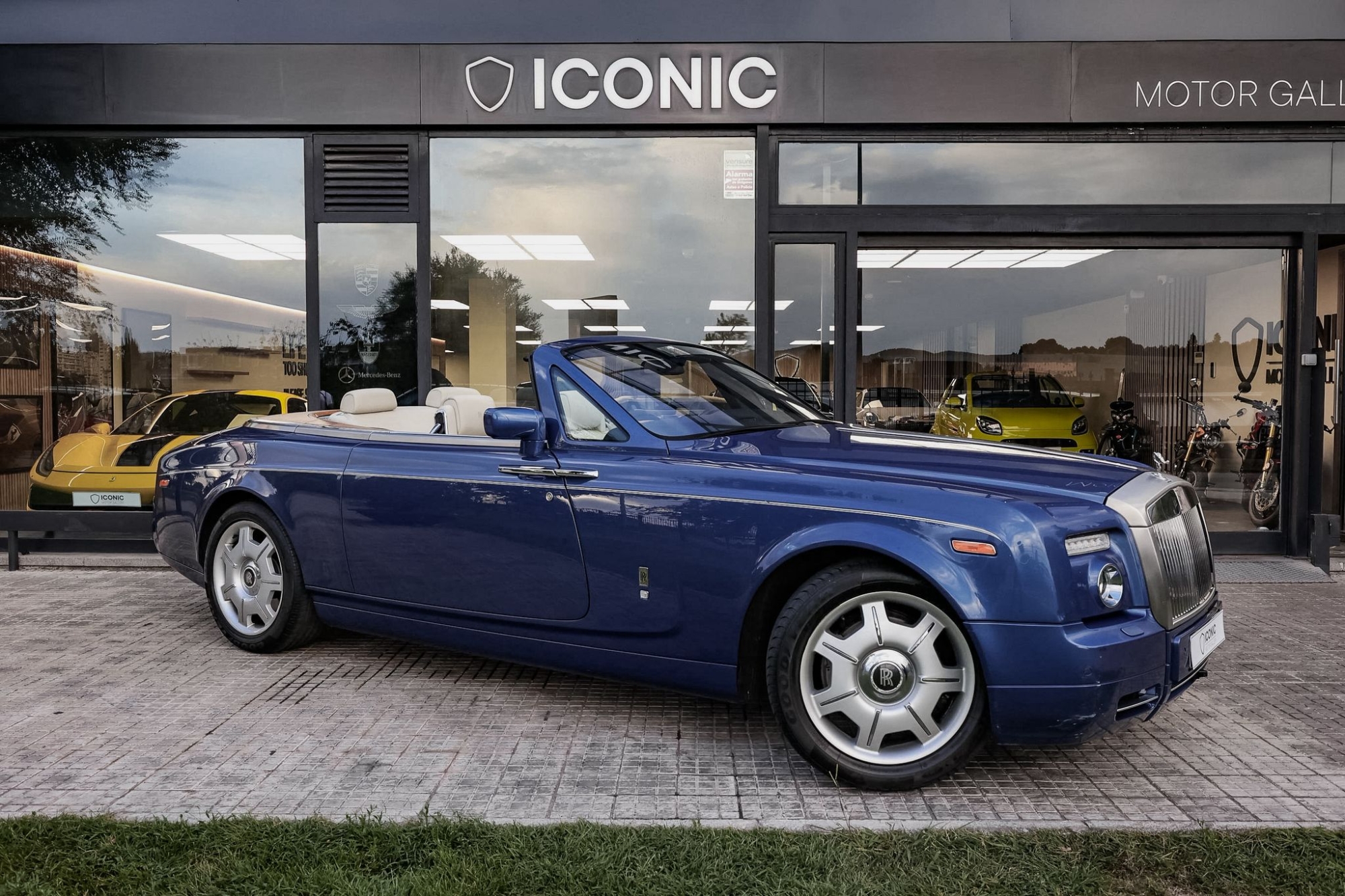 ROLLS ROYCE PHANTOM DROPHEAD 