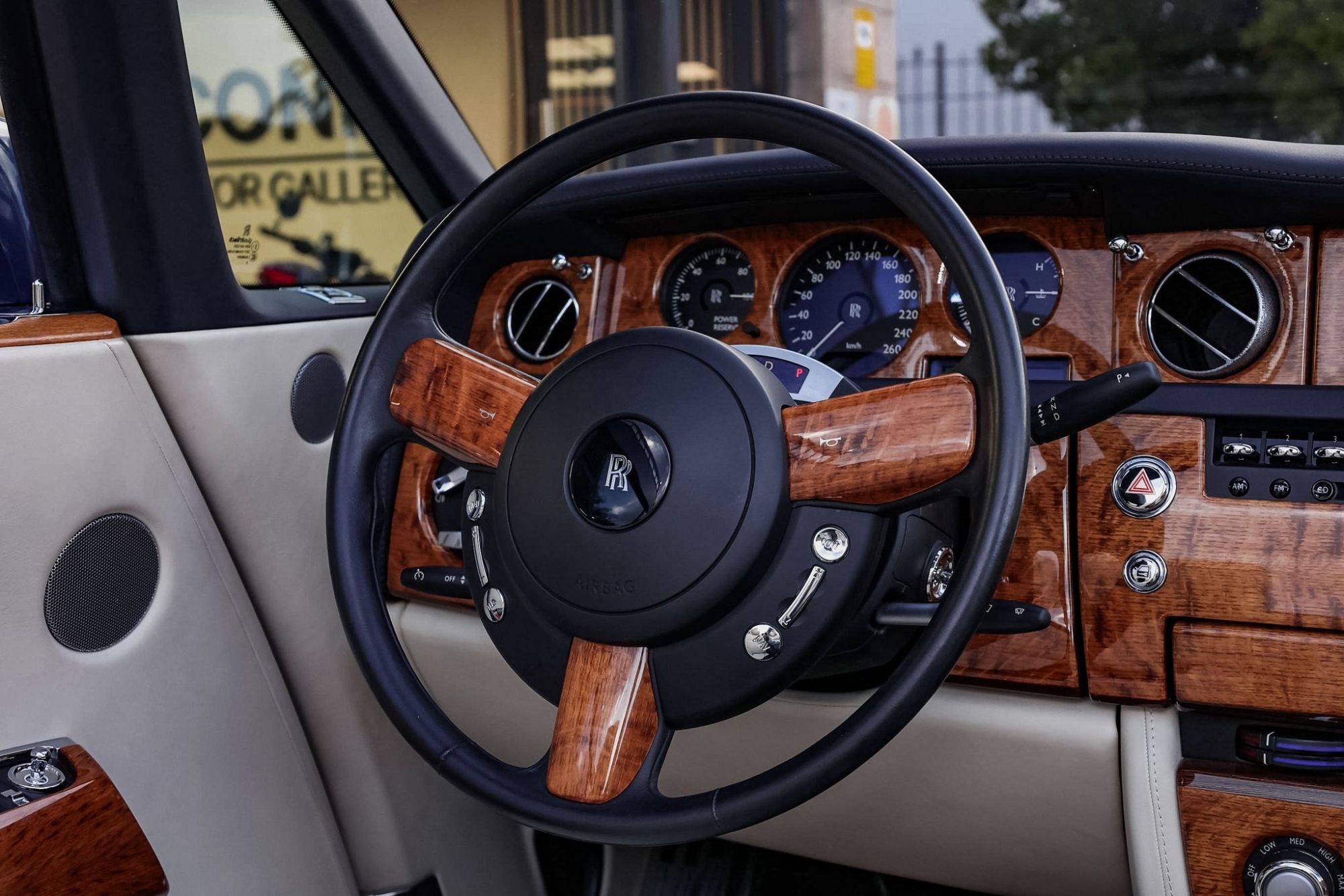 ROLLS ROYCE PHANTOM DROPHEAD 