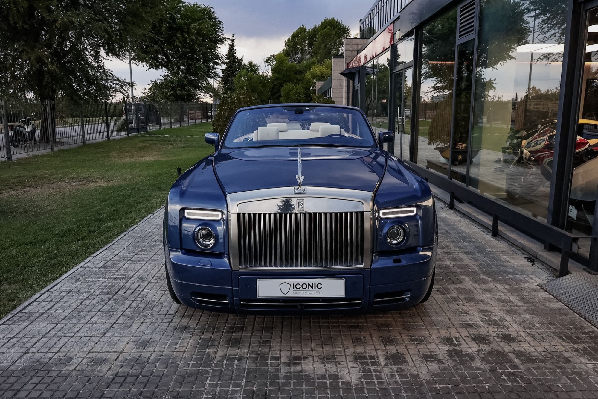 ROLLS ROYCE PHANTOM DROPHEAD 