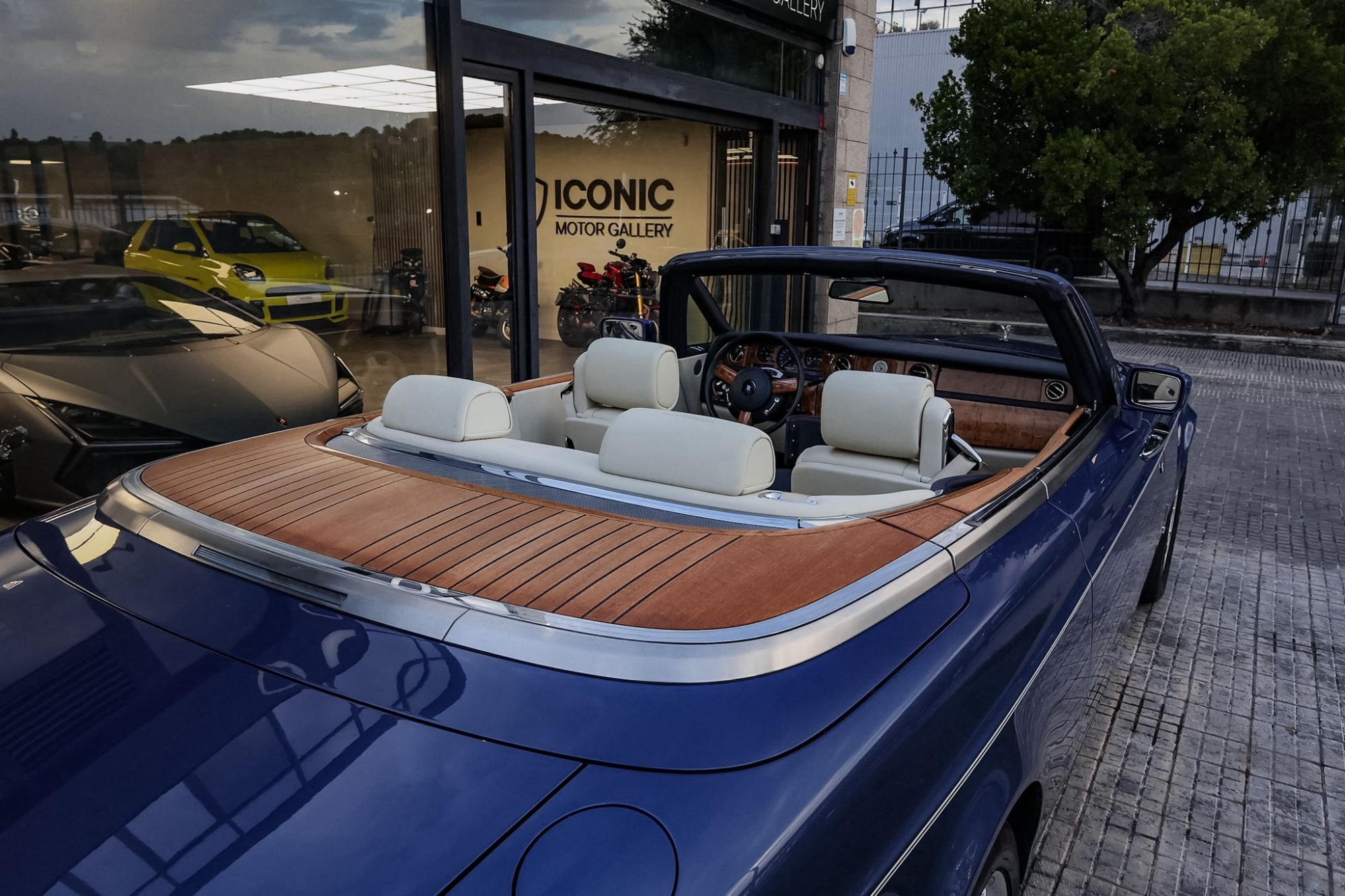 ROLLS ROYCE PHANTOM DROPHEAD 