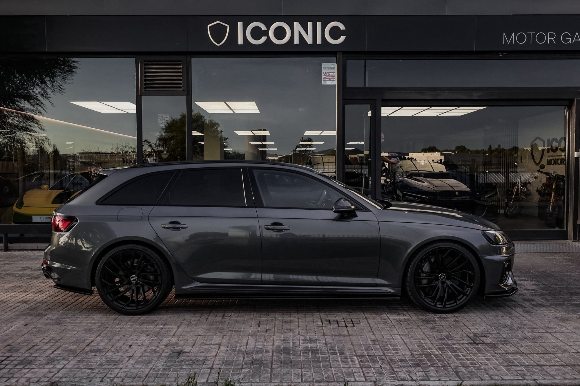 AUDI RS4 AVANT CARBON PACK