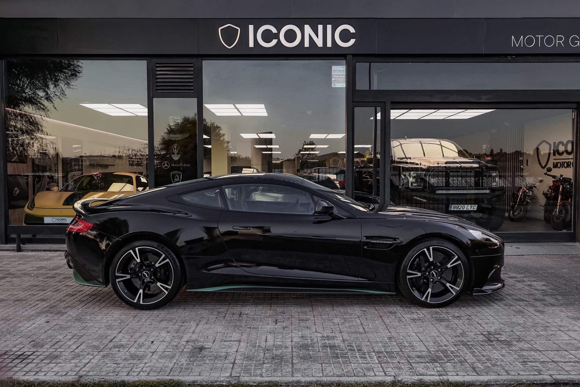ASTON MARTIN VANQUISH S