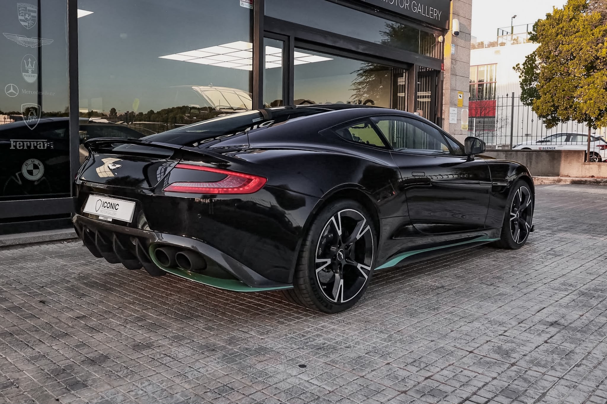 ASTON MARTIN VANQUISH S