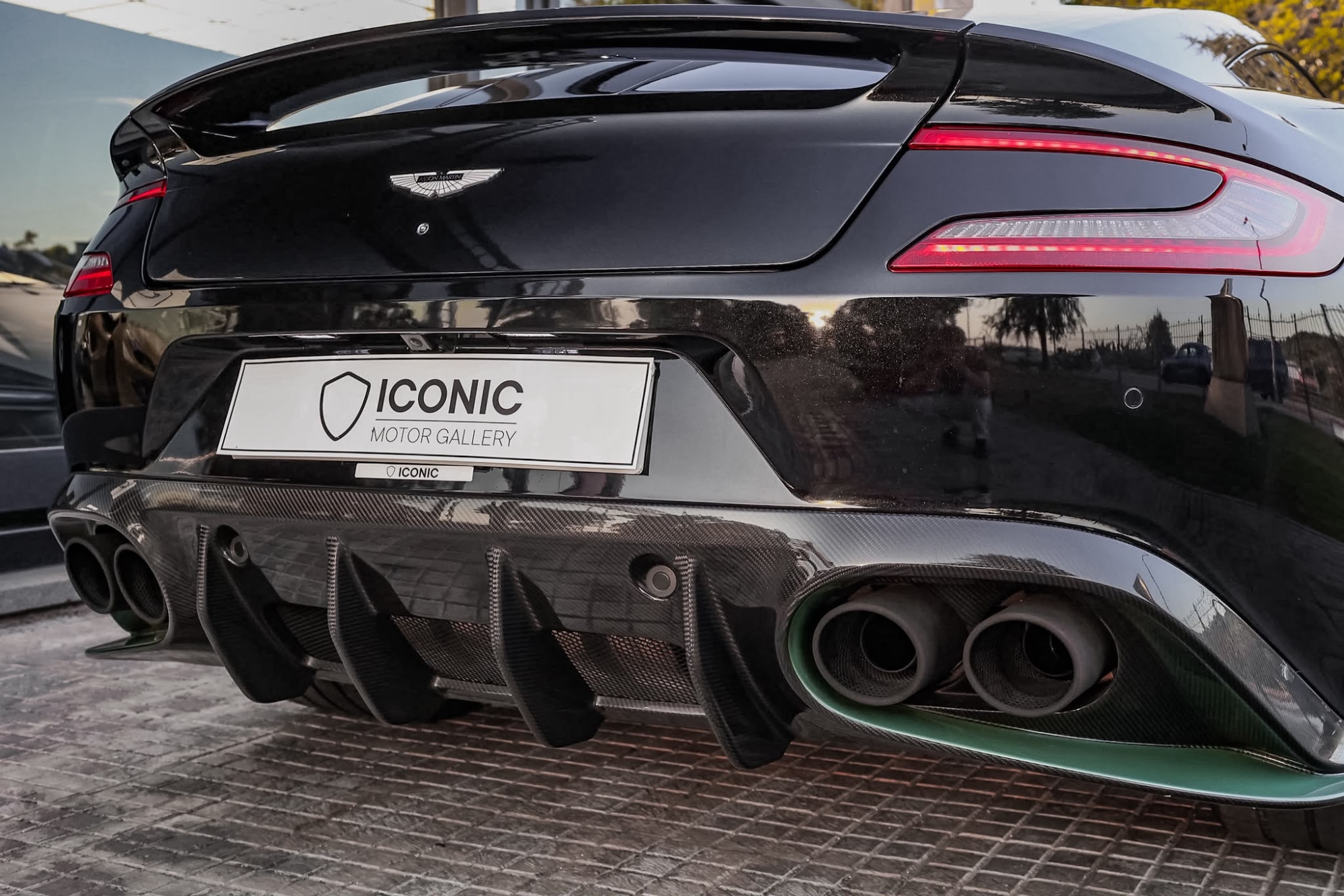 ASTON MARTIN VANQUISH S