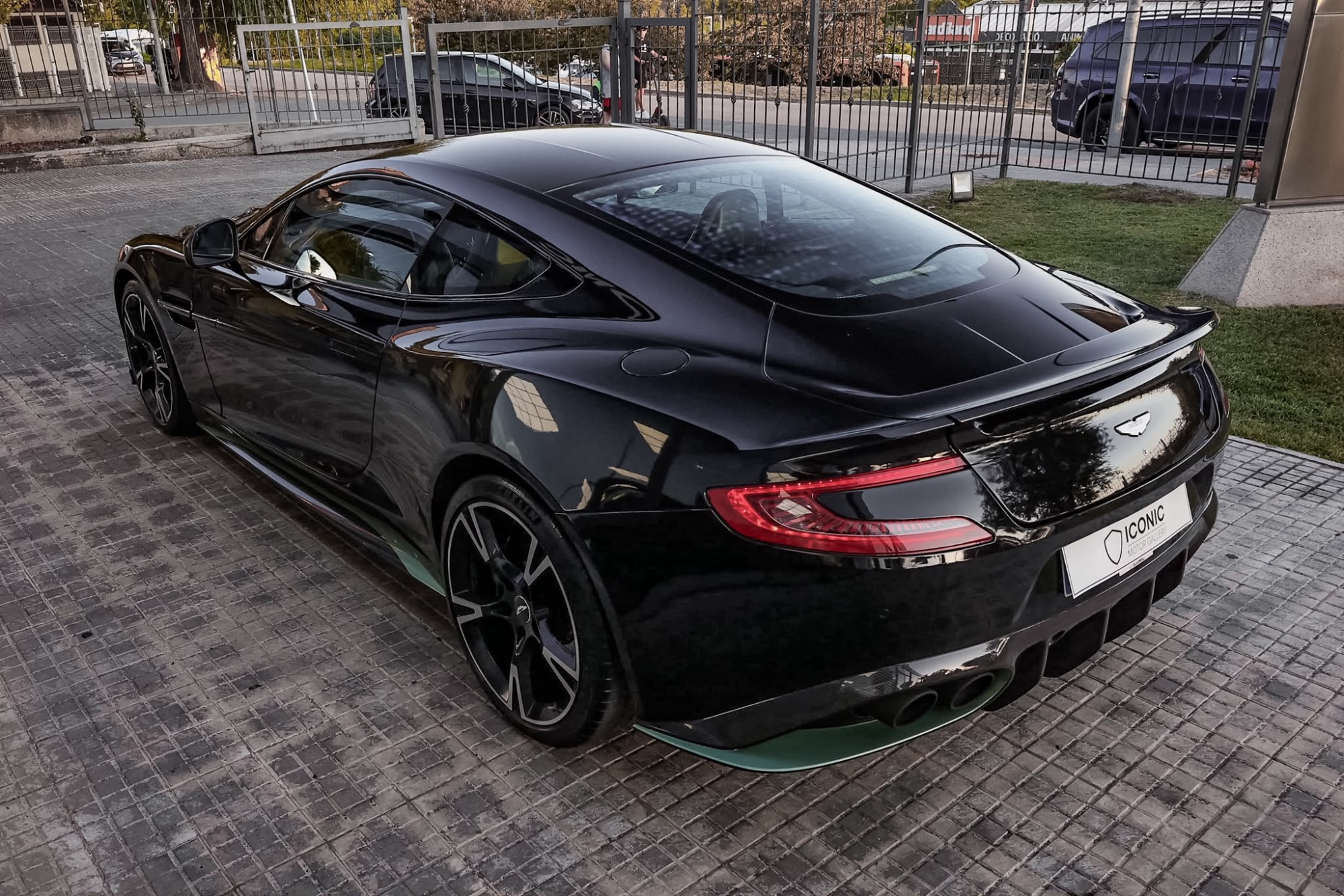 ASTON MARTIN VANQUISH S