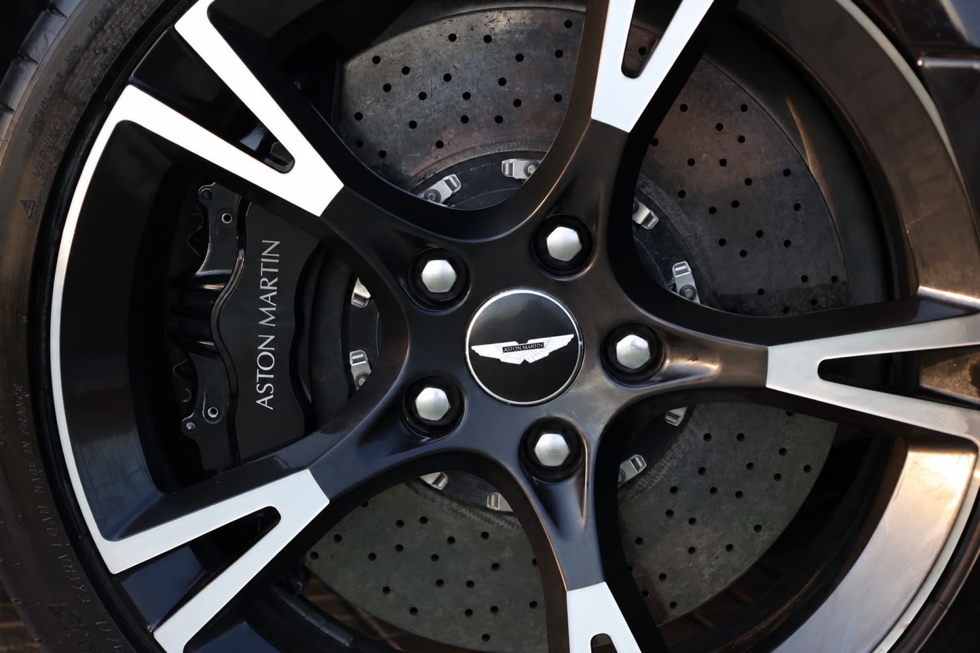 ASTON MARTIN VANQUISH S
