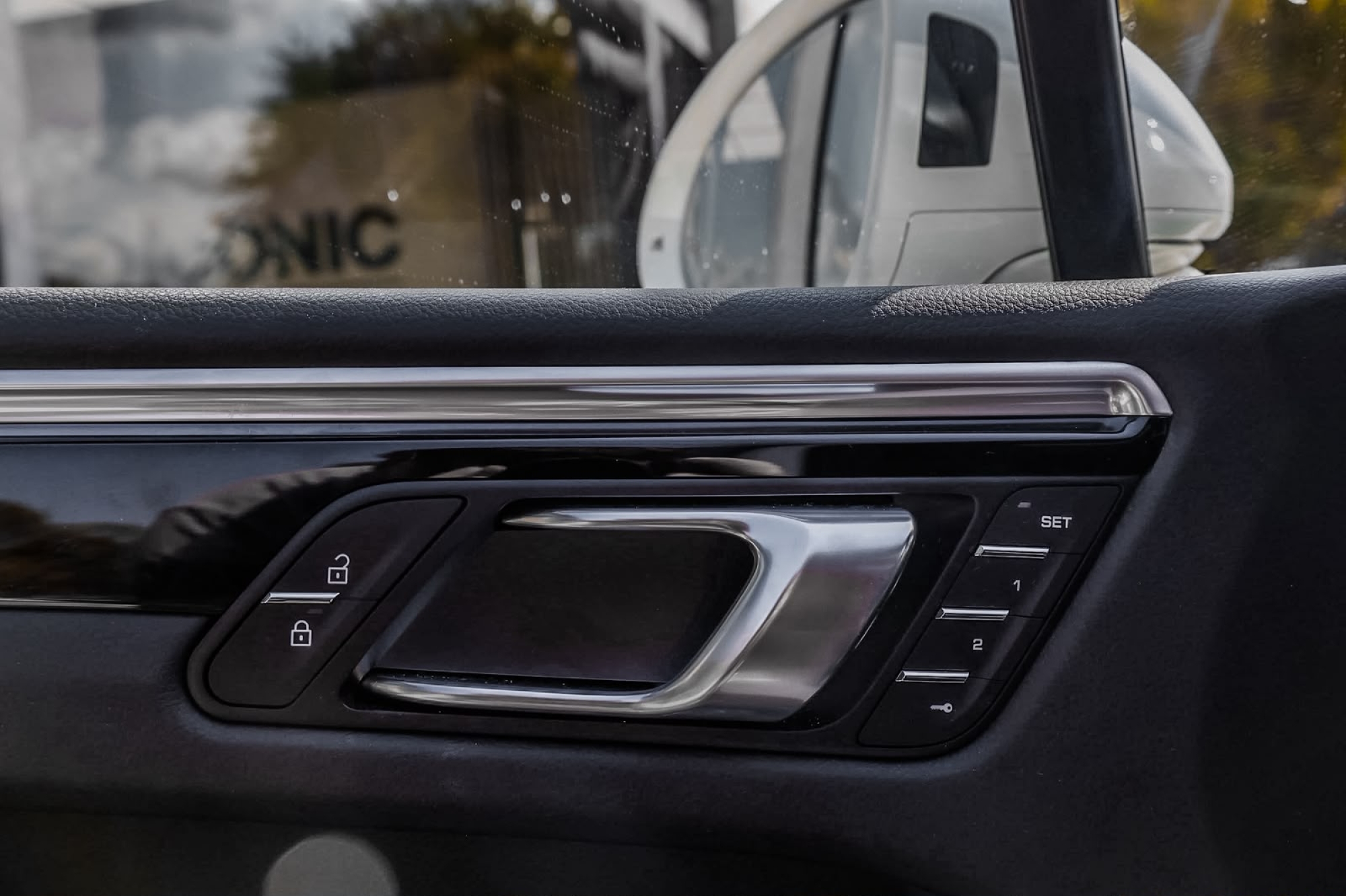 PORSCHE MACAN S