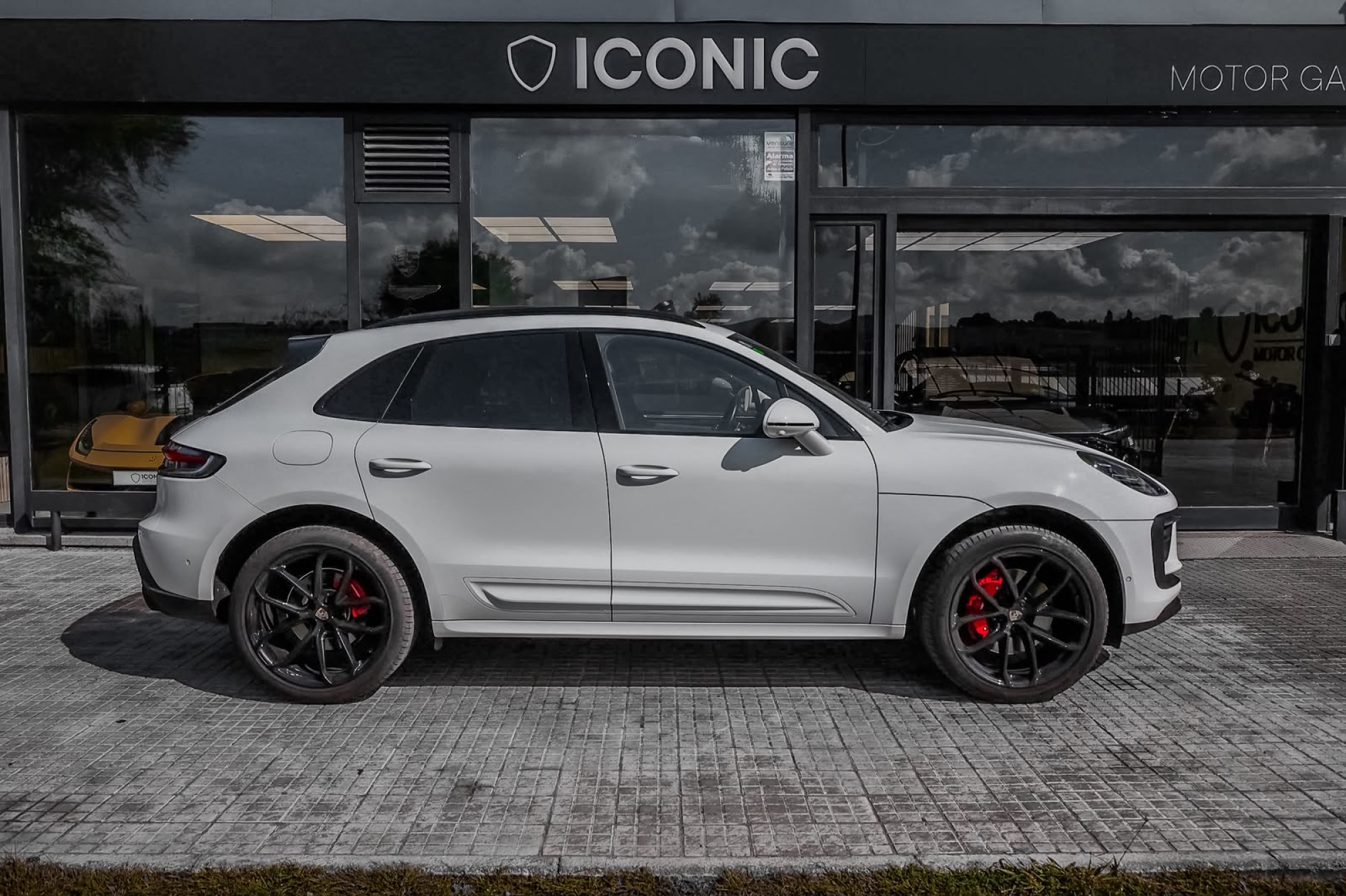 PORSCHE MACAN S