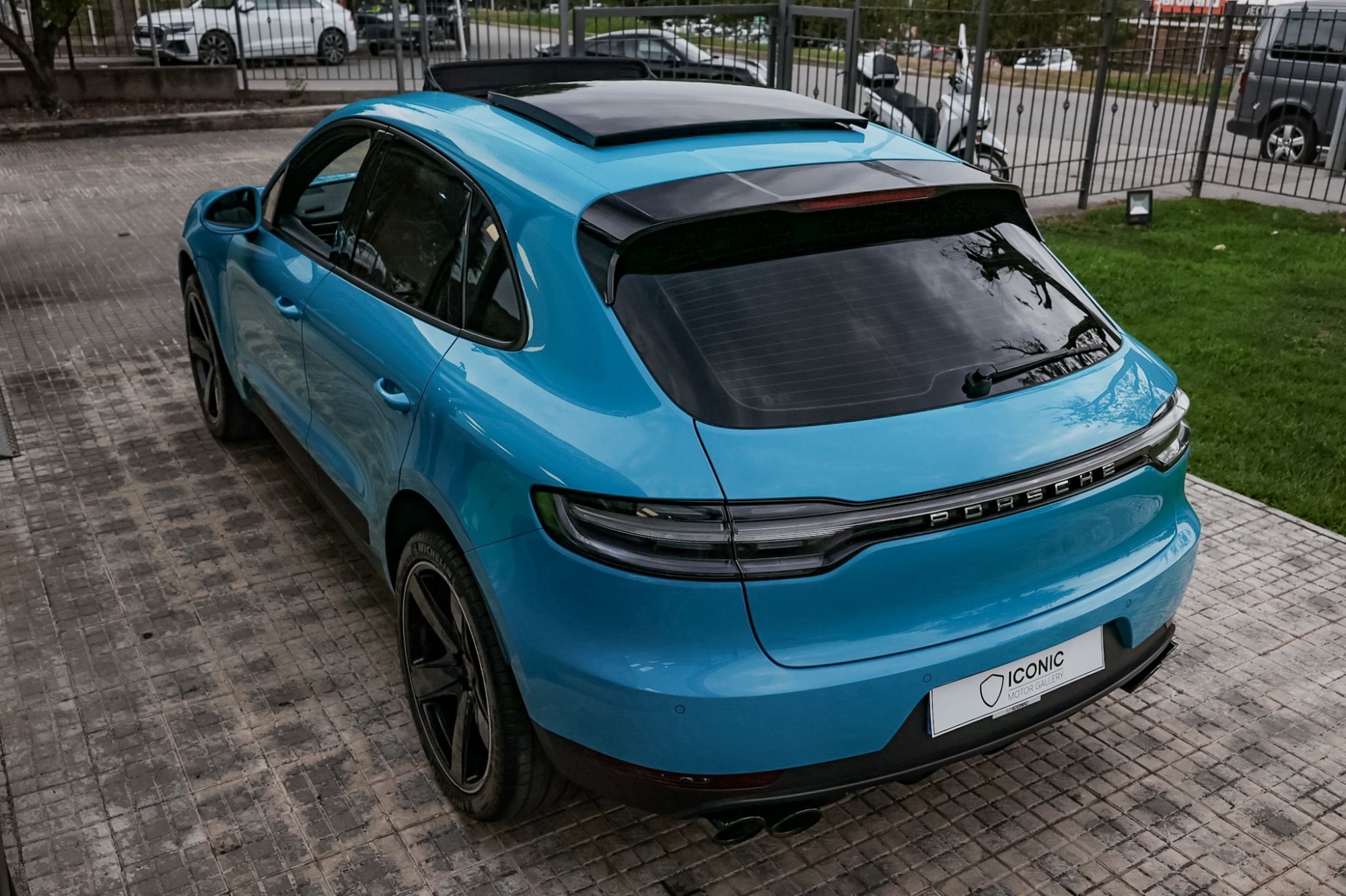 PORSCHE MACAN 