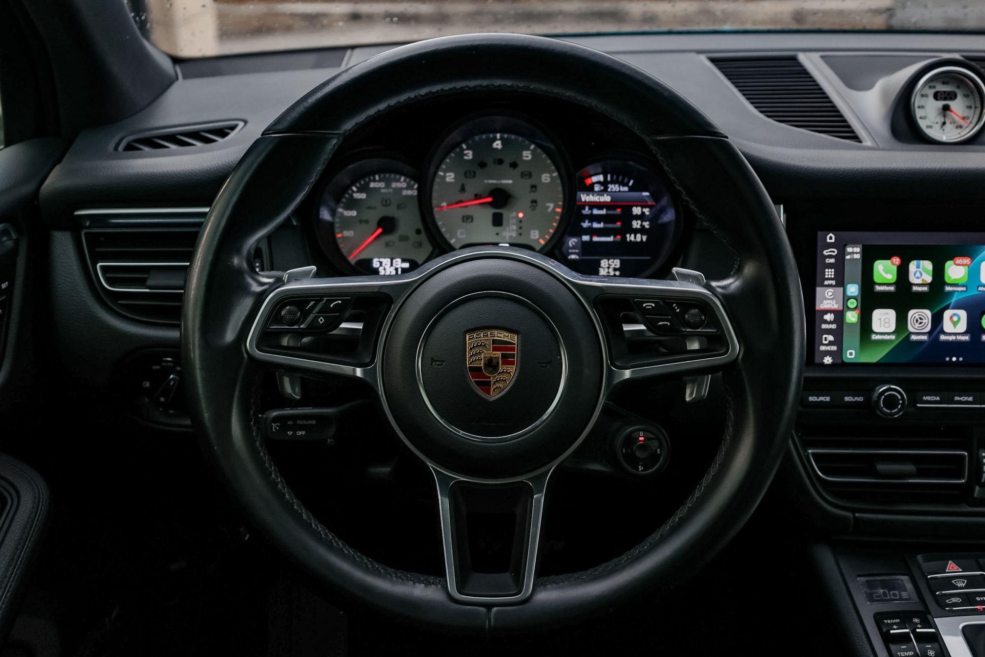 PORSCHE MACAN 