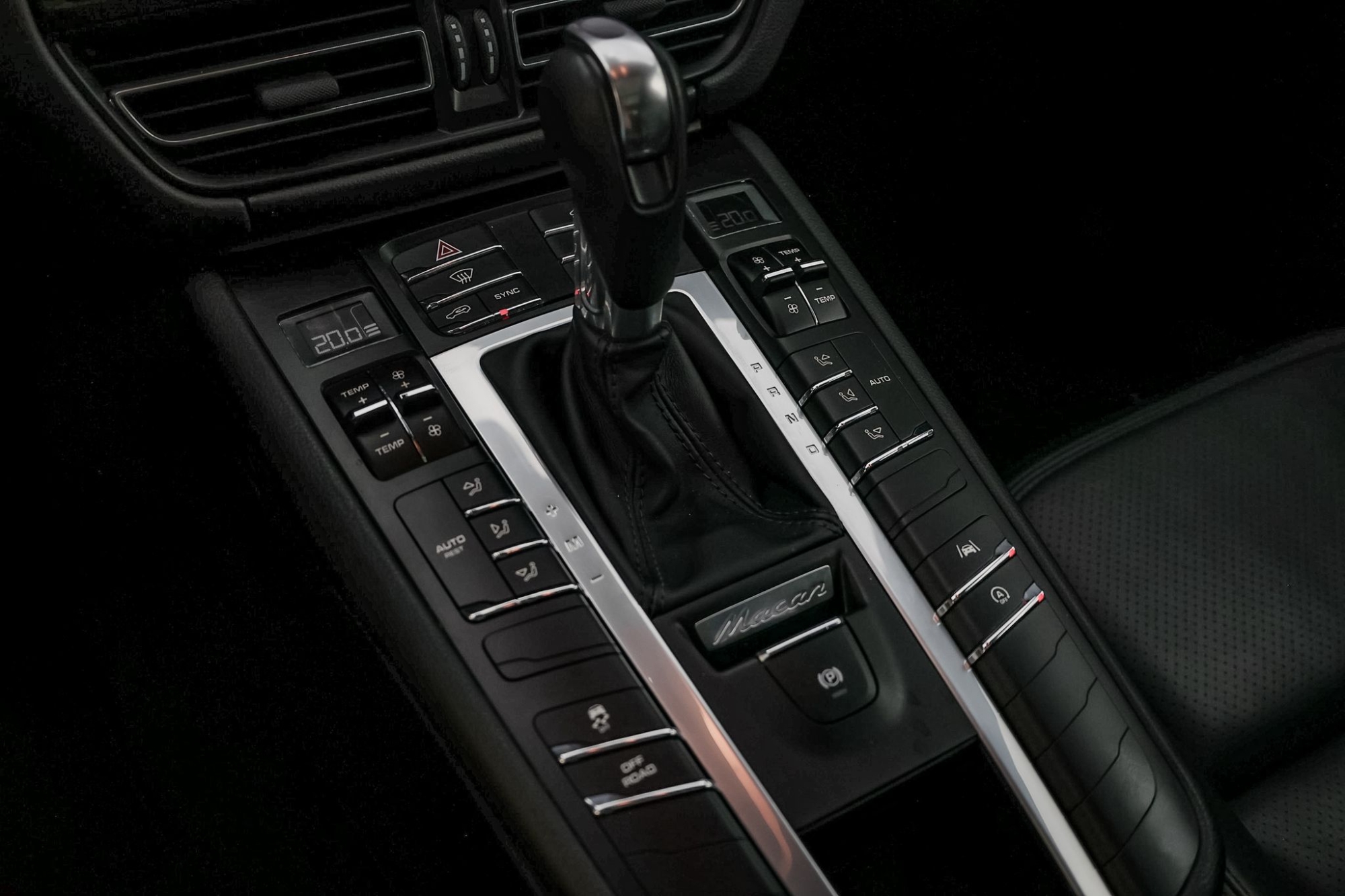 PORSCHE MACAN 