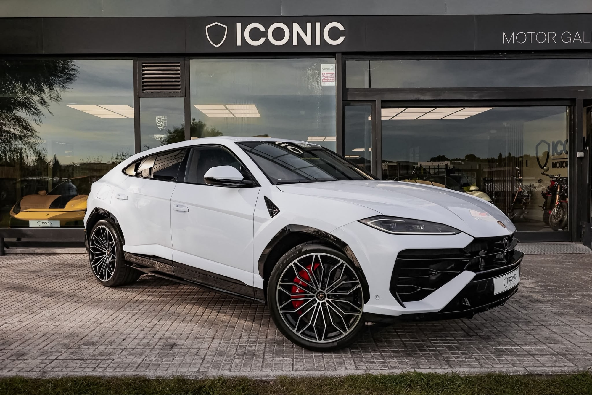 LAMBORGHINI URUS SE