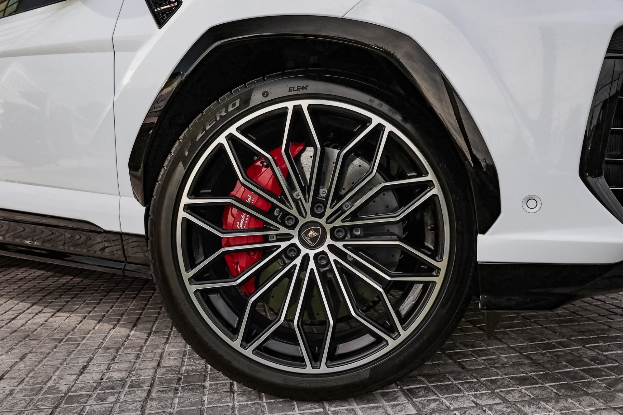 LAMBORGHINI URUS SE