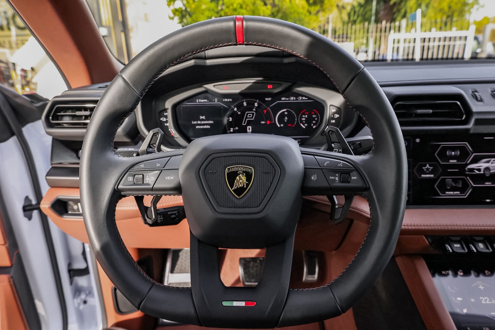 LAMBORGHINI URUS SE